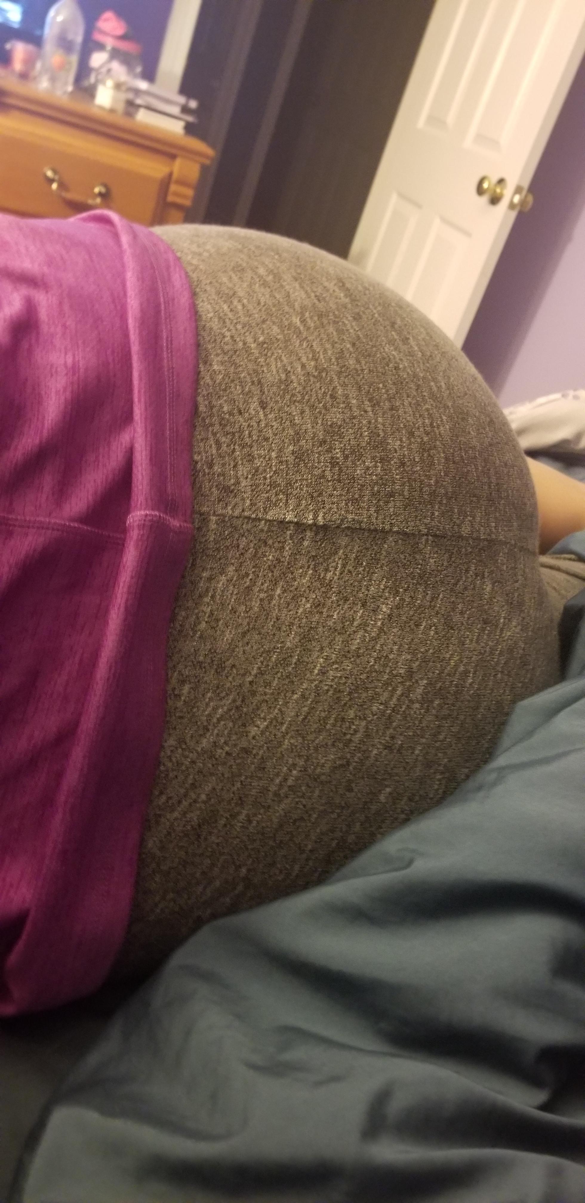My Mothers Delicious Looking Ass 😋 Scrolller