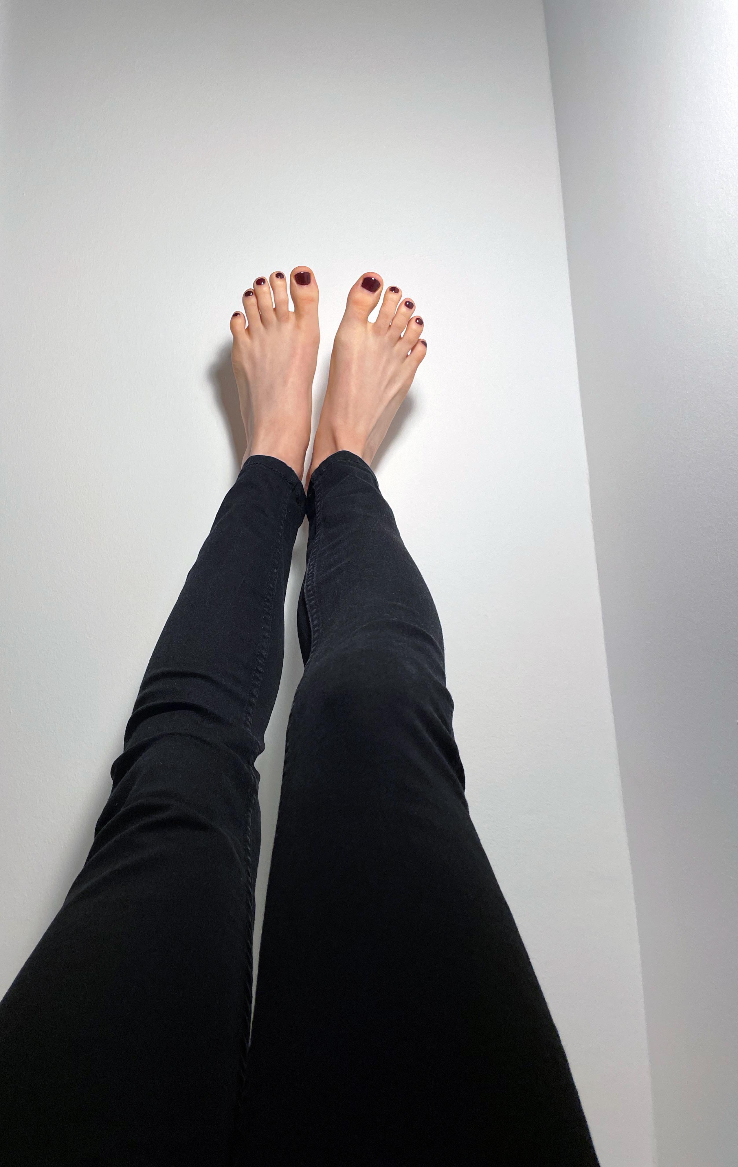 Would you cum on my feet? Scrolller