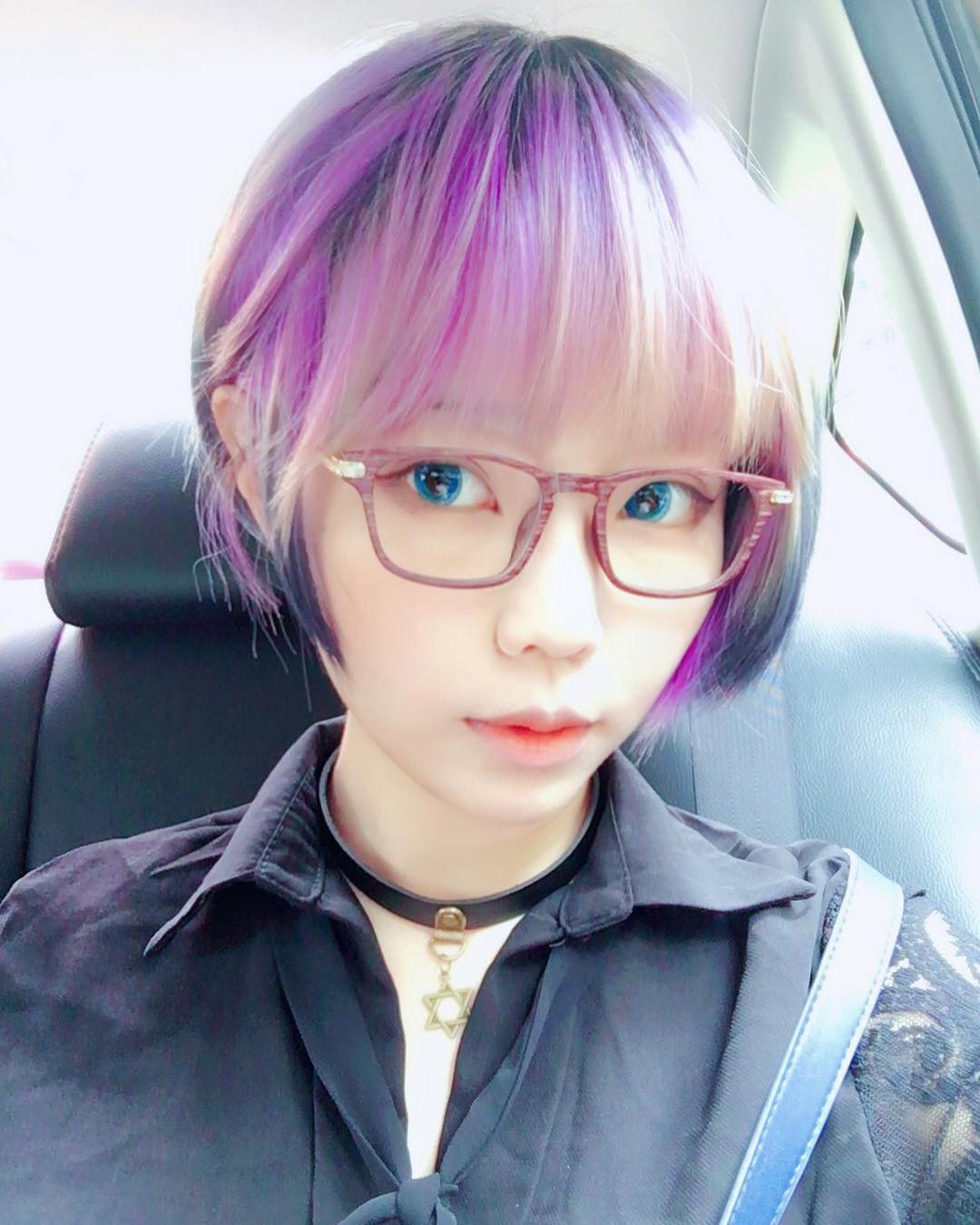 Neon Haired Cutie Scrolller