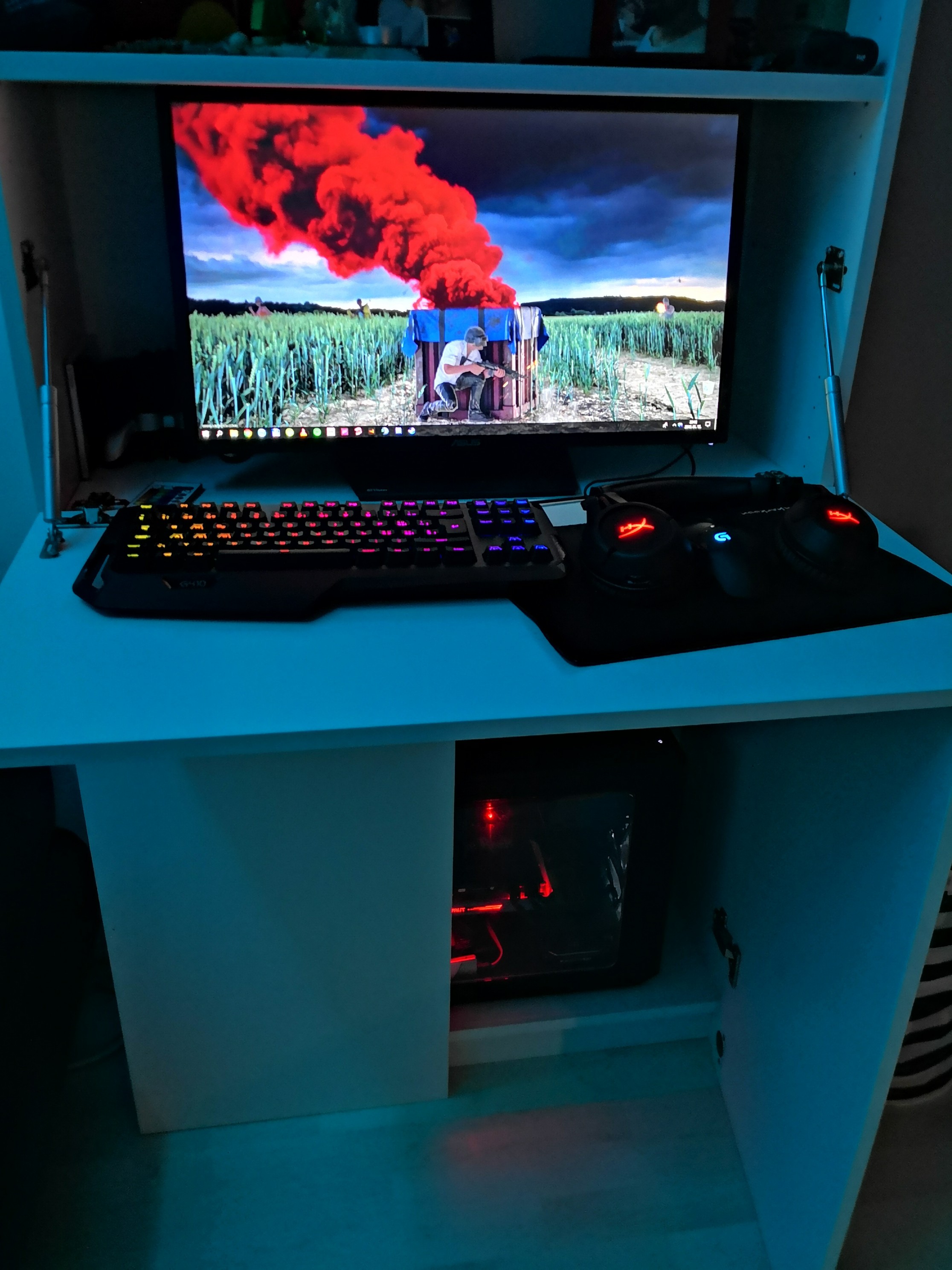 No place for PC table? Ikea Billy with some mods! 😁 | Scrolller