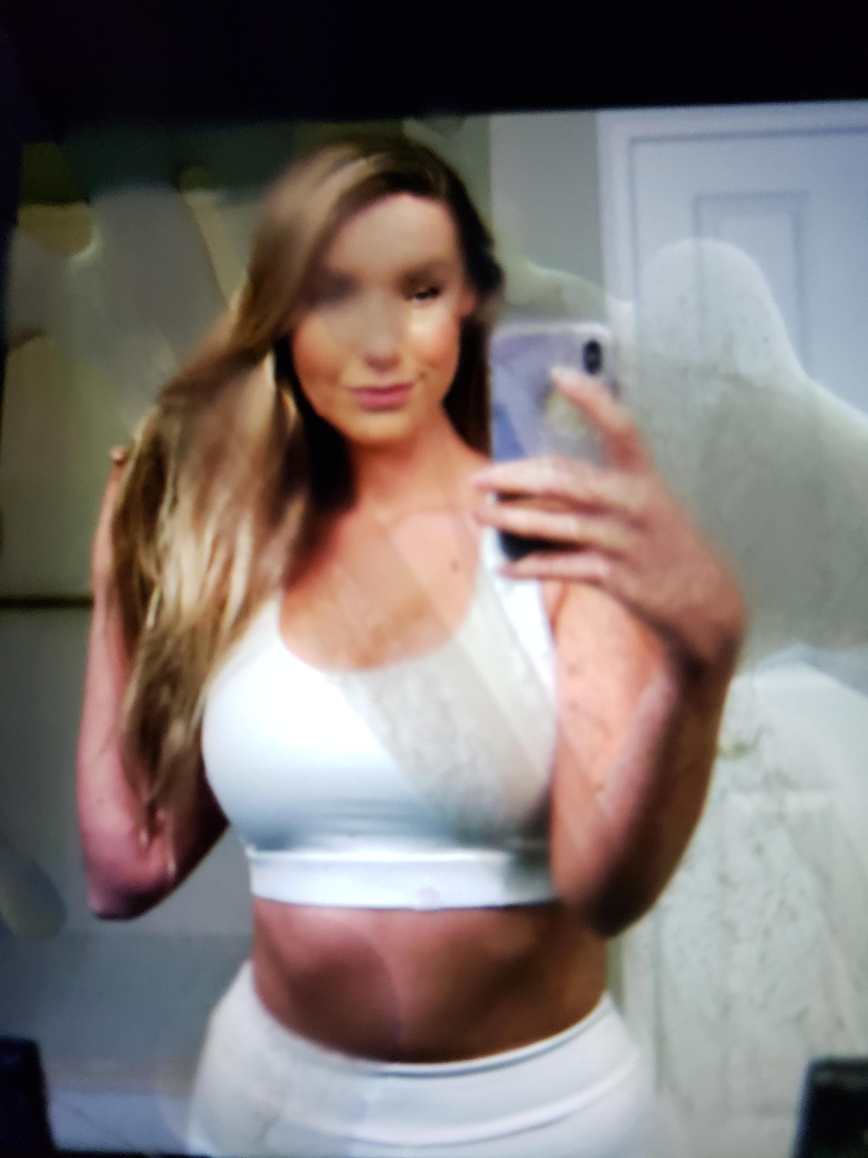 Noelle Foley Scrolller