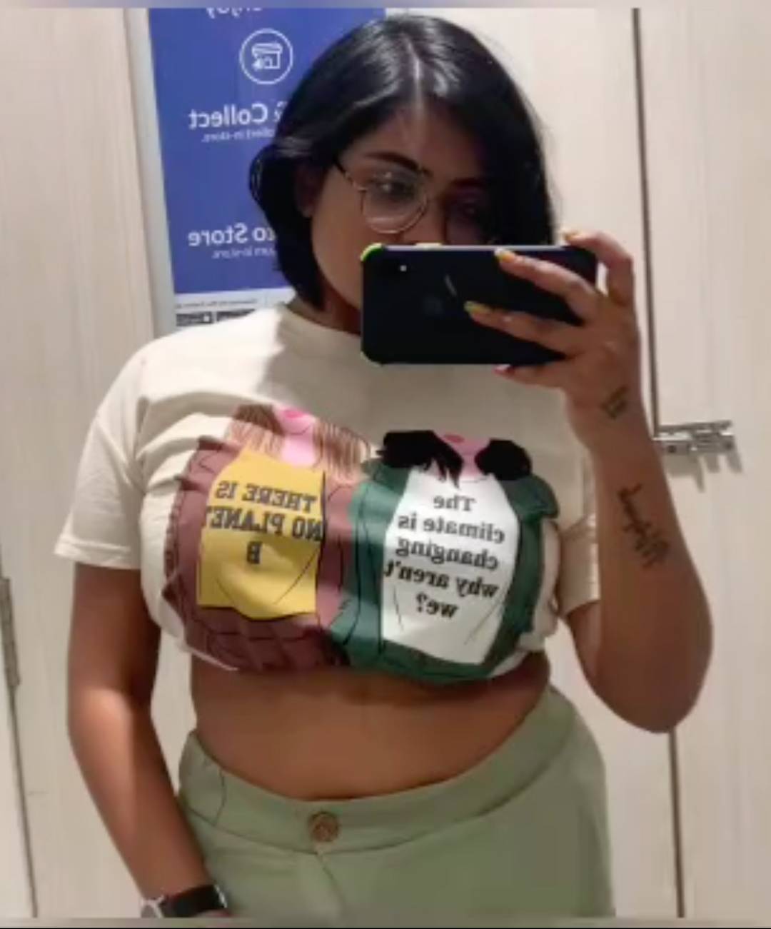 Oasi Das new video in changing room | Scrolller