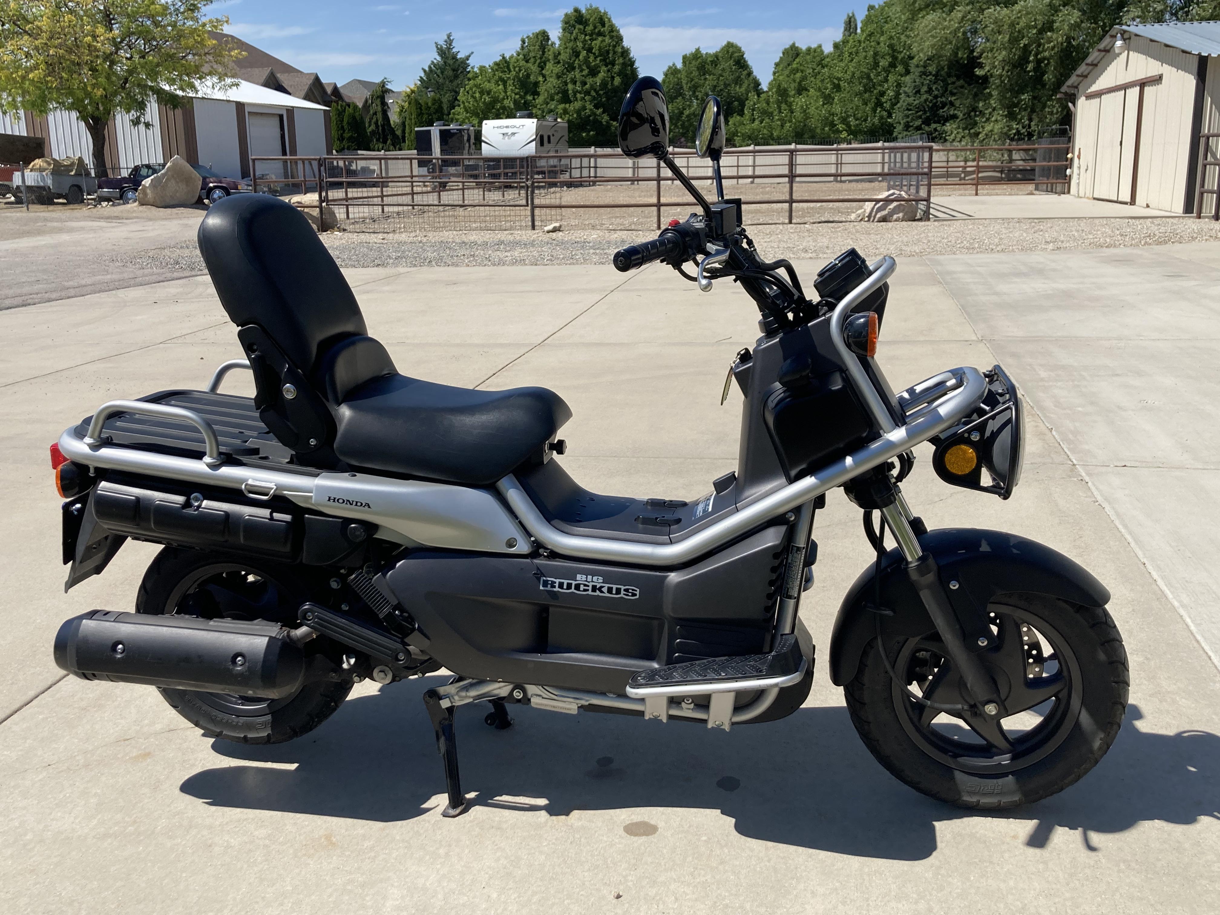 Oh, what the hell...since we're doing Big Ruckus pics. There's a few of ...