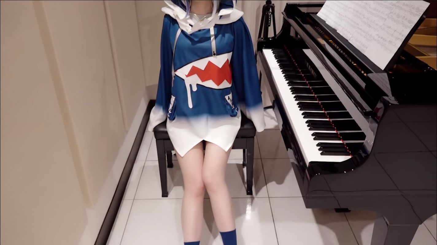 Pan Piano Cosplayed Gawr Gura! | Scrolller