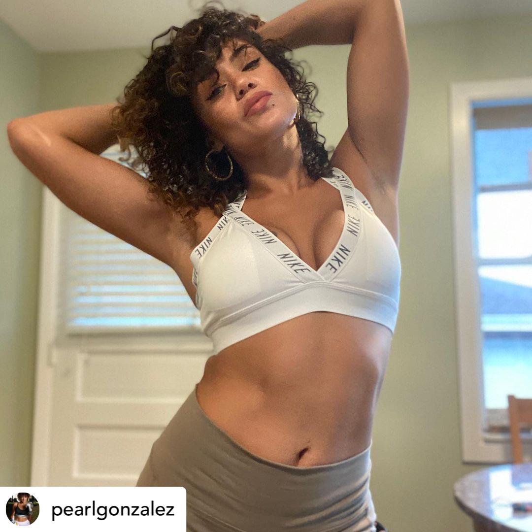 Pearl Gonzalez Scrolller