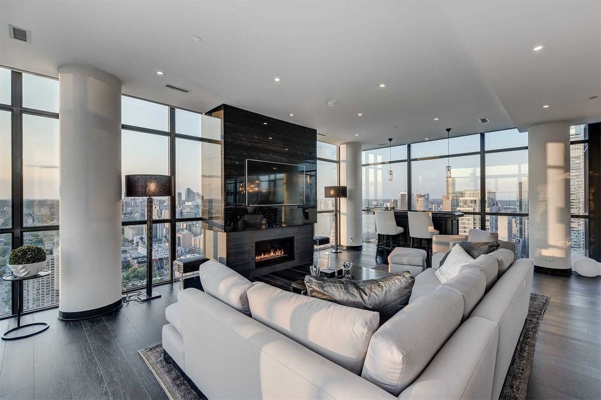 Penthouse living room, Toronto [ 1200 x 800 ] | Scrolller