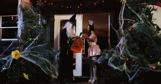 PornoWeen 2017: Riley's Magic Wand makes her cum.
