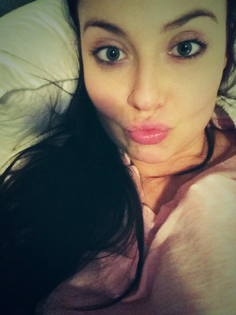 Pouty Ava Nicks | Scrolller