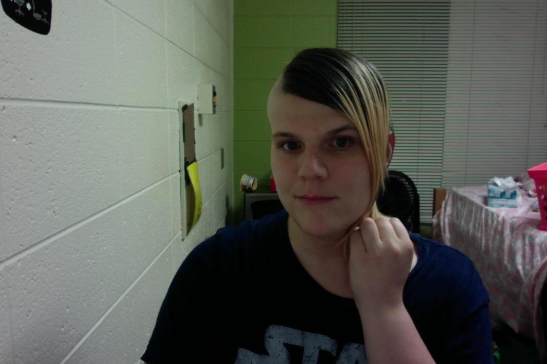  Quick no makeup+messy room selfie to celebrate shaving the side of my ...