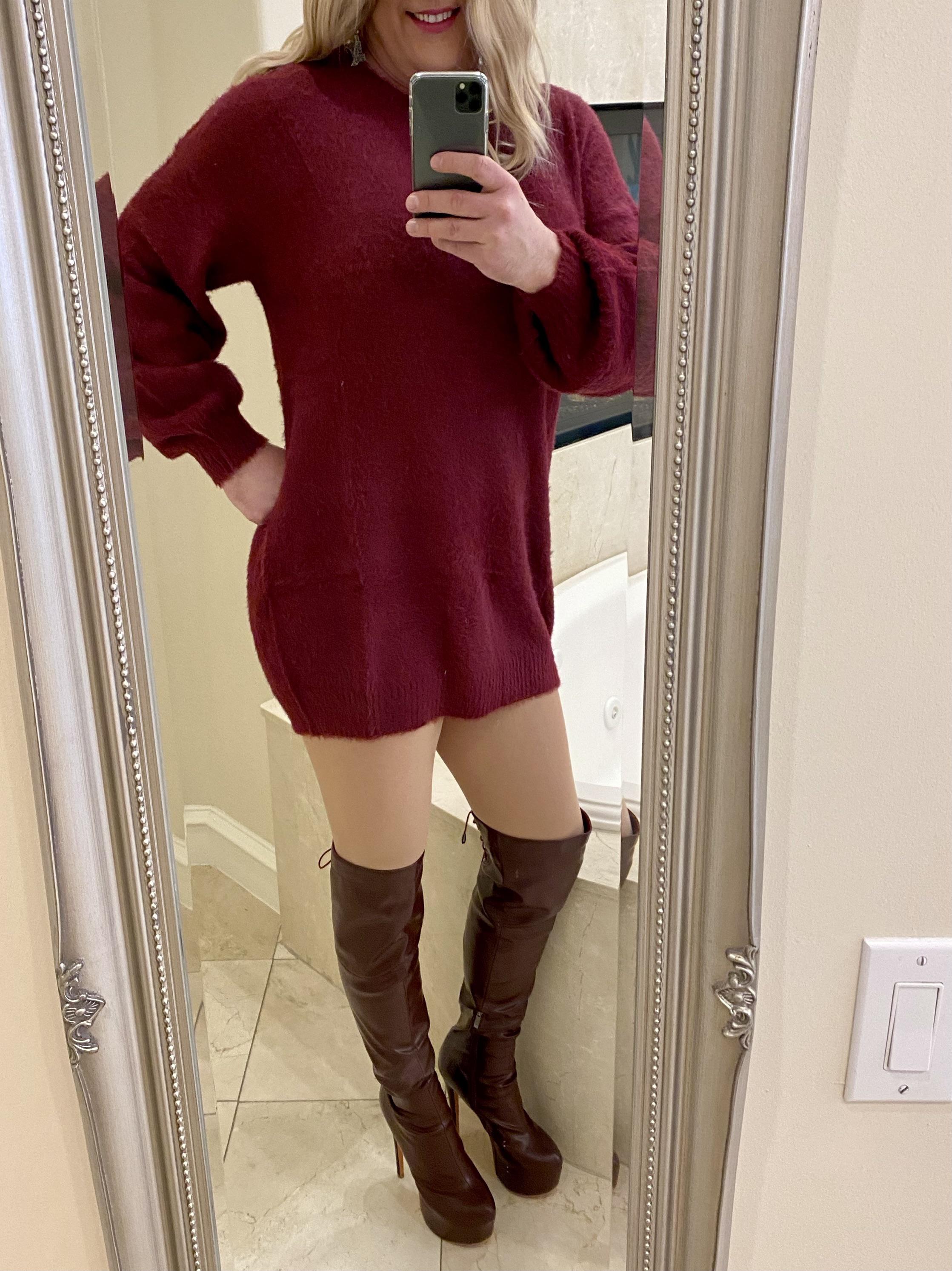 Recently discovered the sweater dress 😍 | Scrolller