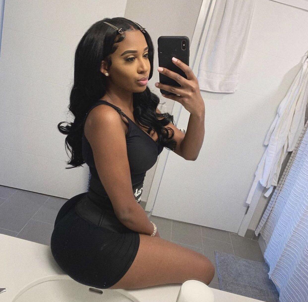 Round belfie 🍑 | Scrolller