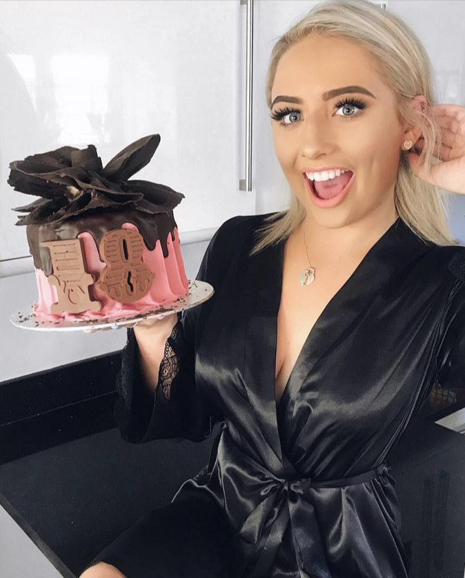 Saffron Barker Scrolller