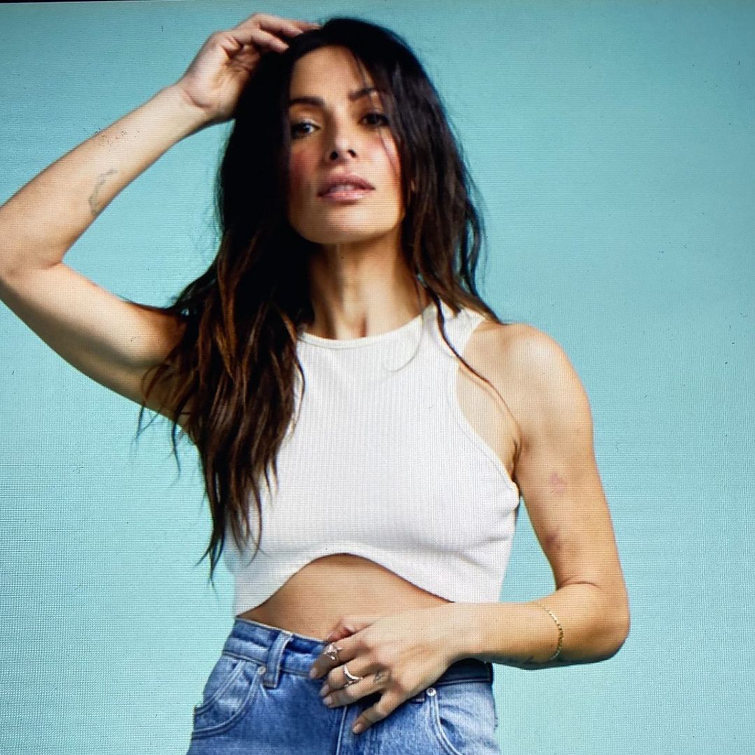 Sarah Shahi Scrolller