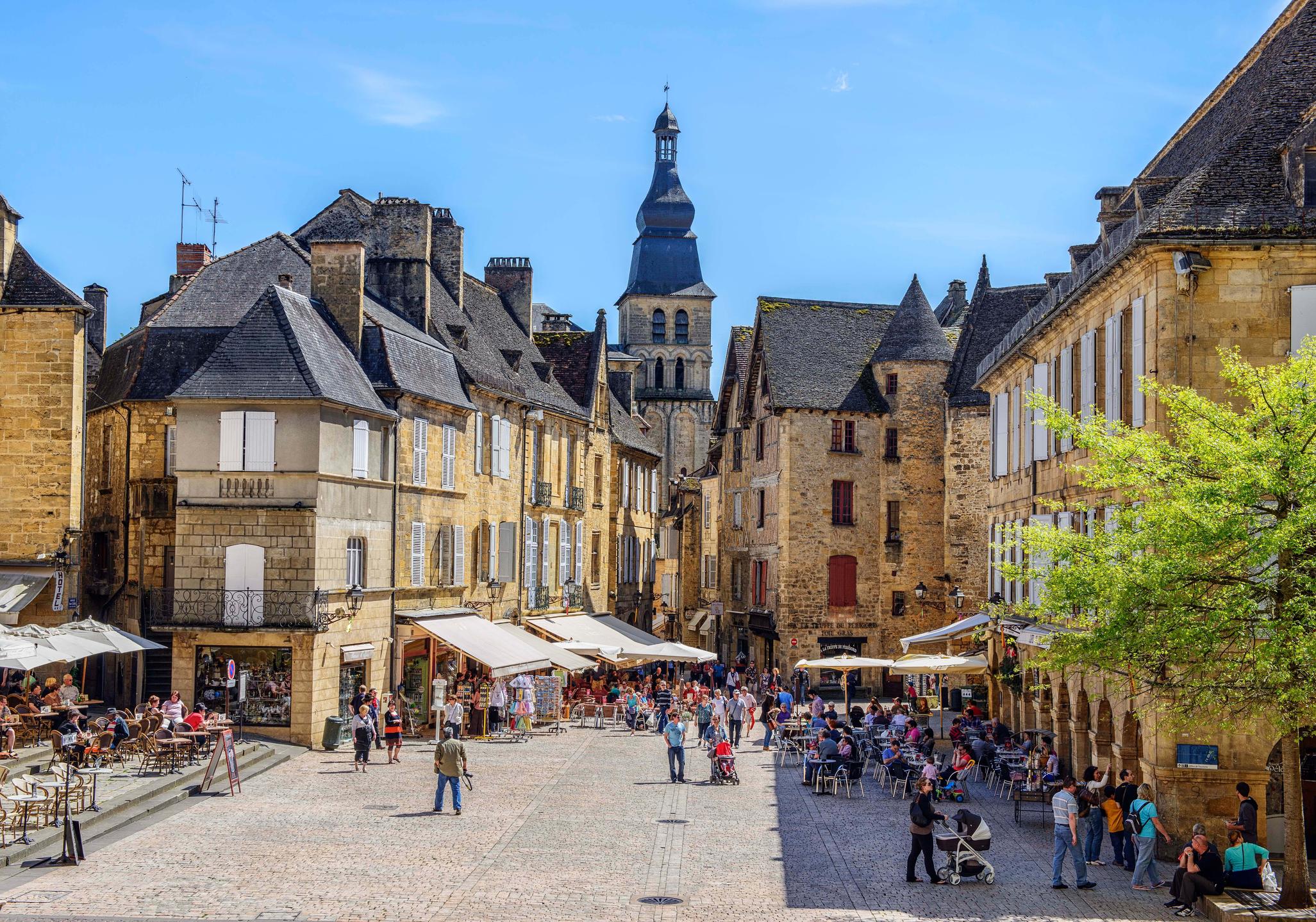 Sarlat la Caneda Франция. Город Сарла Франция. Сарла-ла-Канеда. Новая Аквитания бордо.