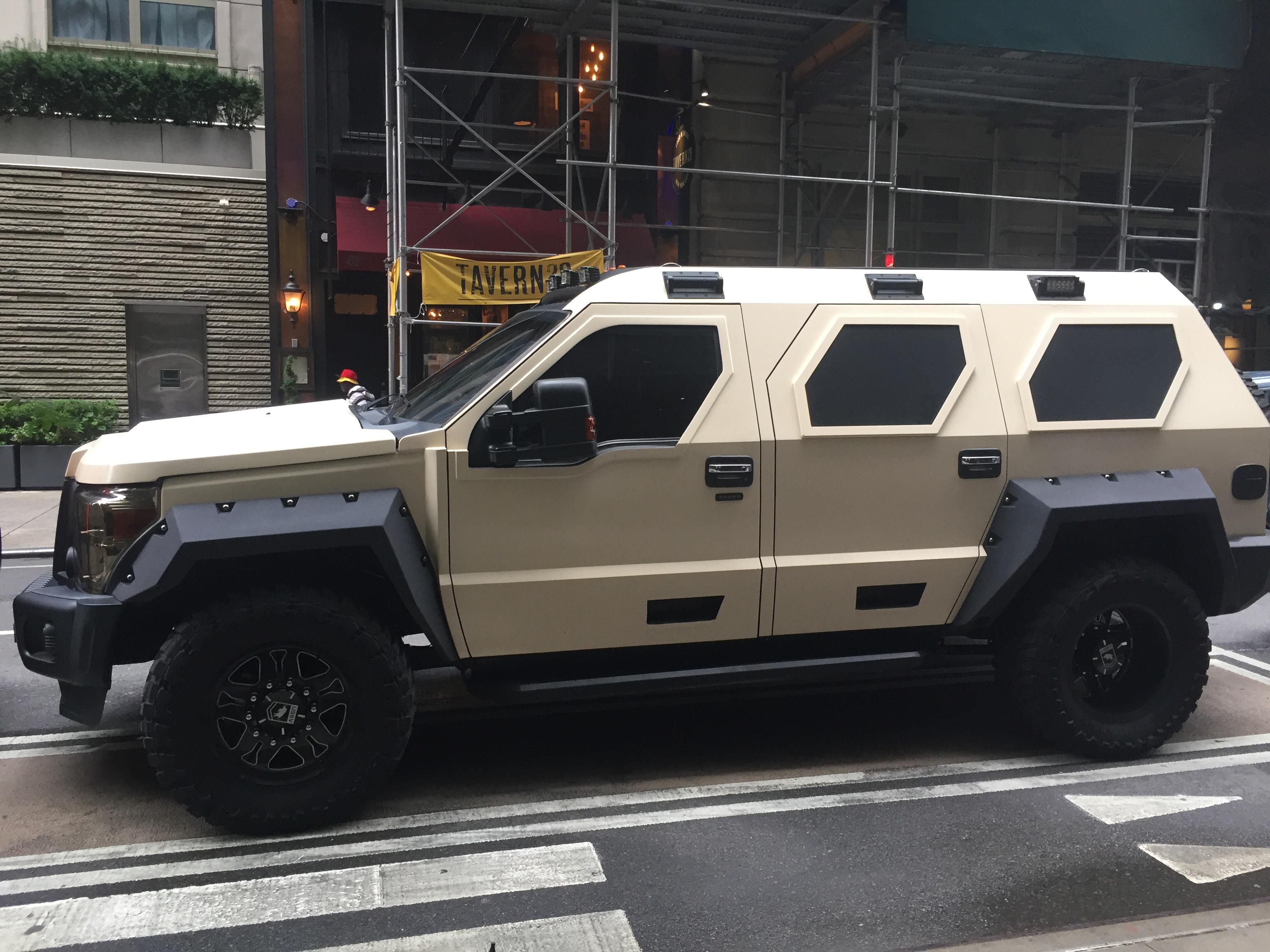Saw Uzis car in New York Scrolller