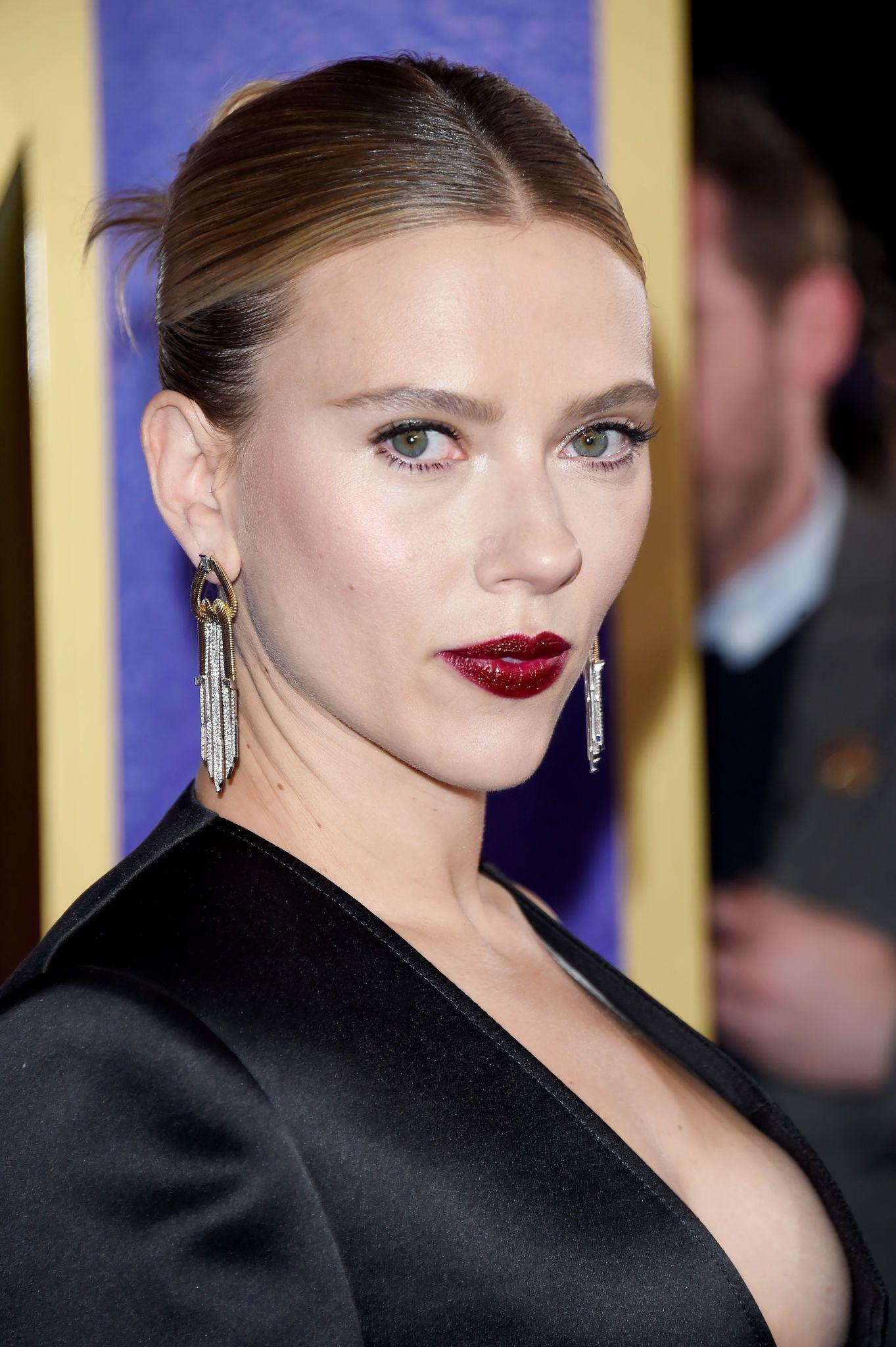 Scarlett Johansson | Scrolller