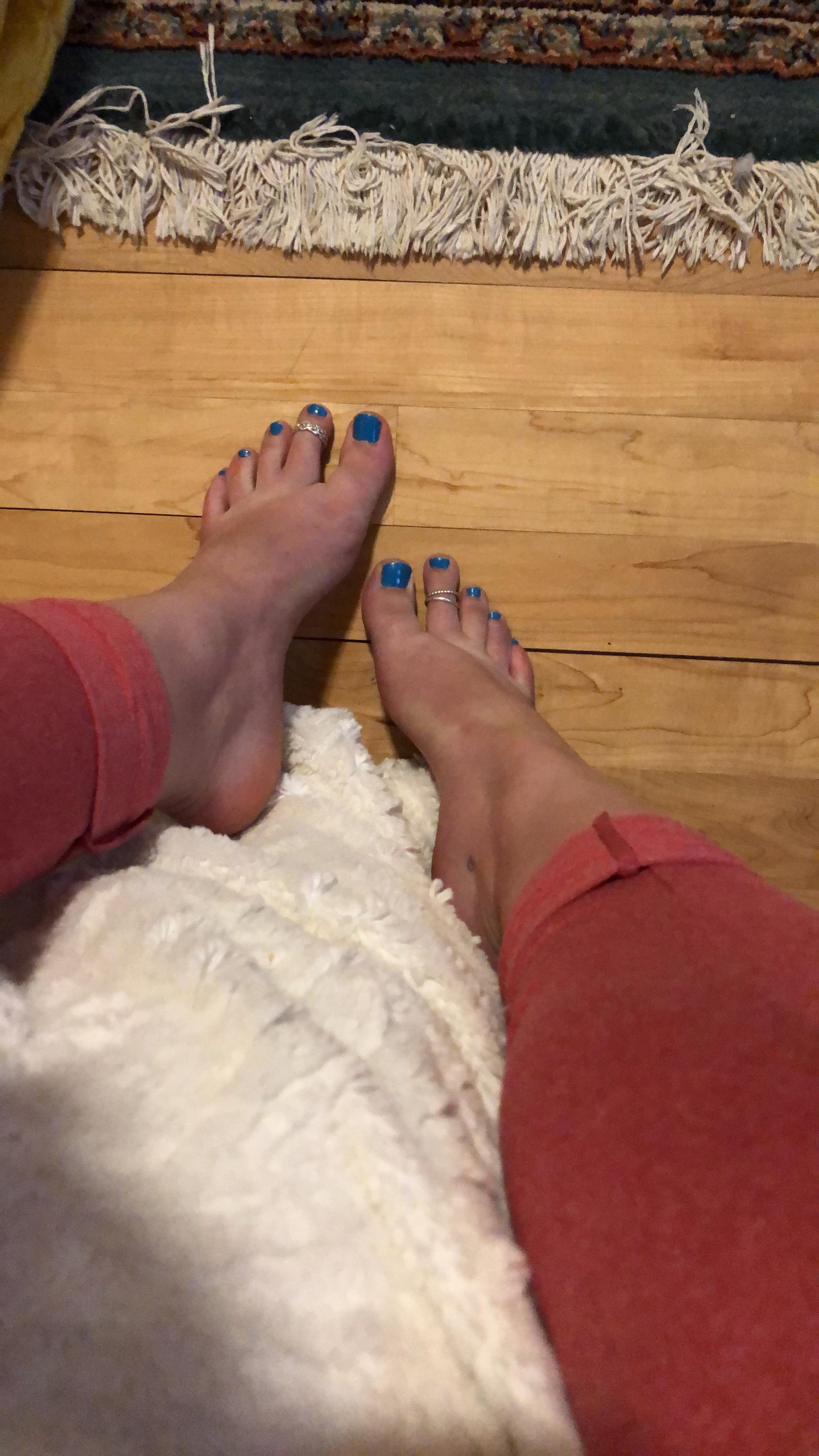 Selling foot pics. DM for prices | Scrolller