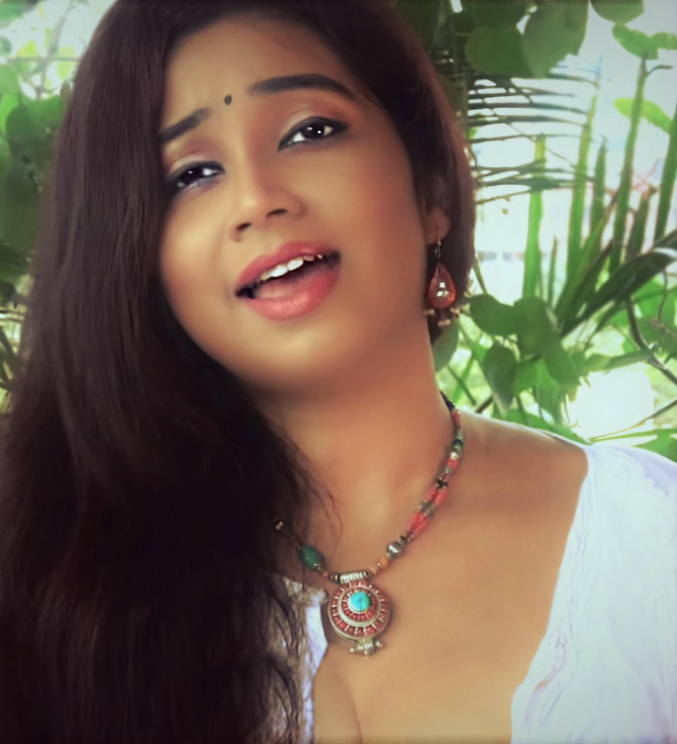 Shreya Ghoshal Scrolller
