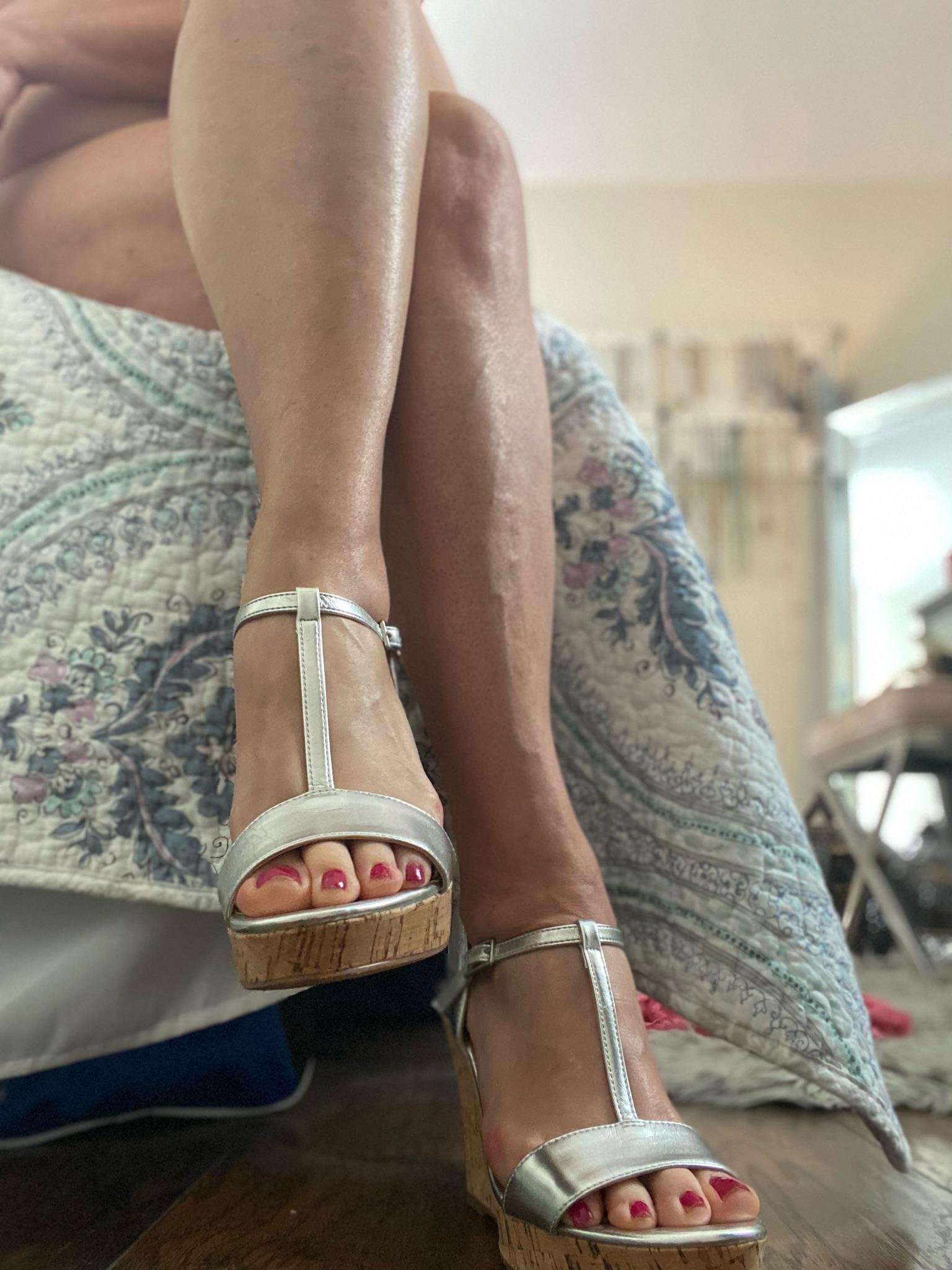 Silver Wedges Scrolller