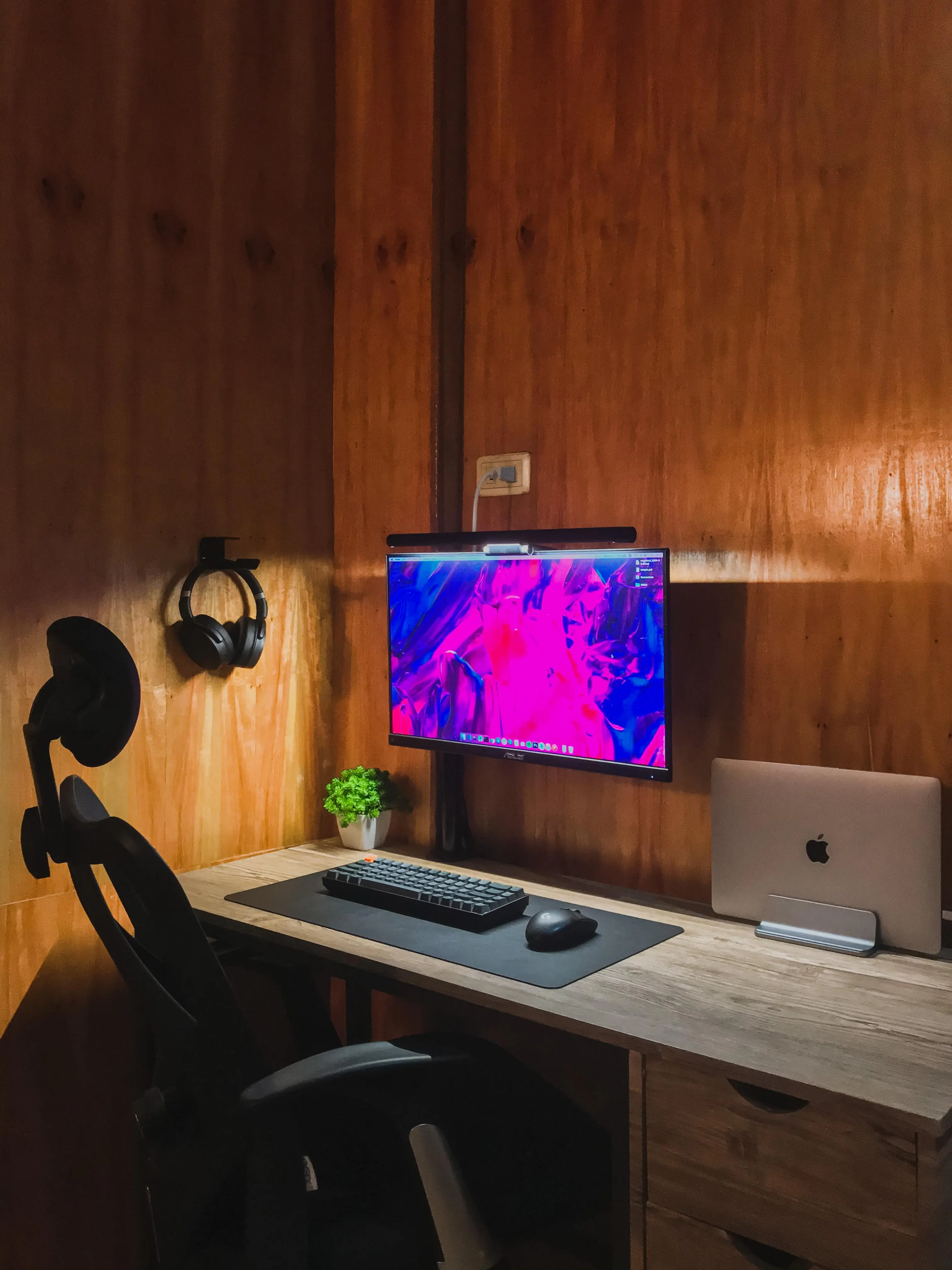 Simple Work Setup Discover more like Desksetup: Simple work setup with 144hz monitor and ...