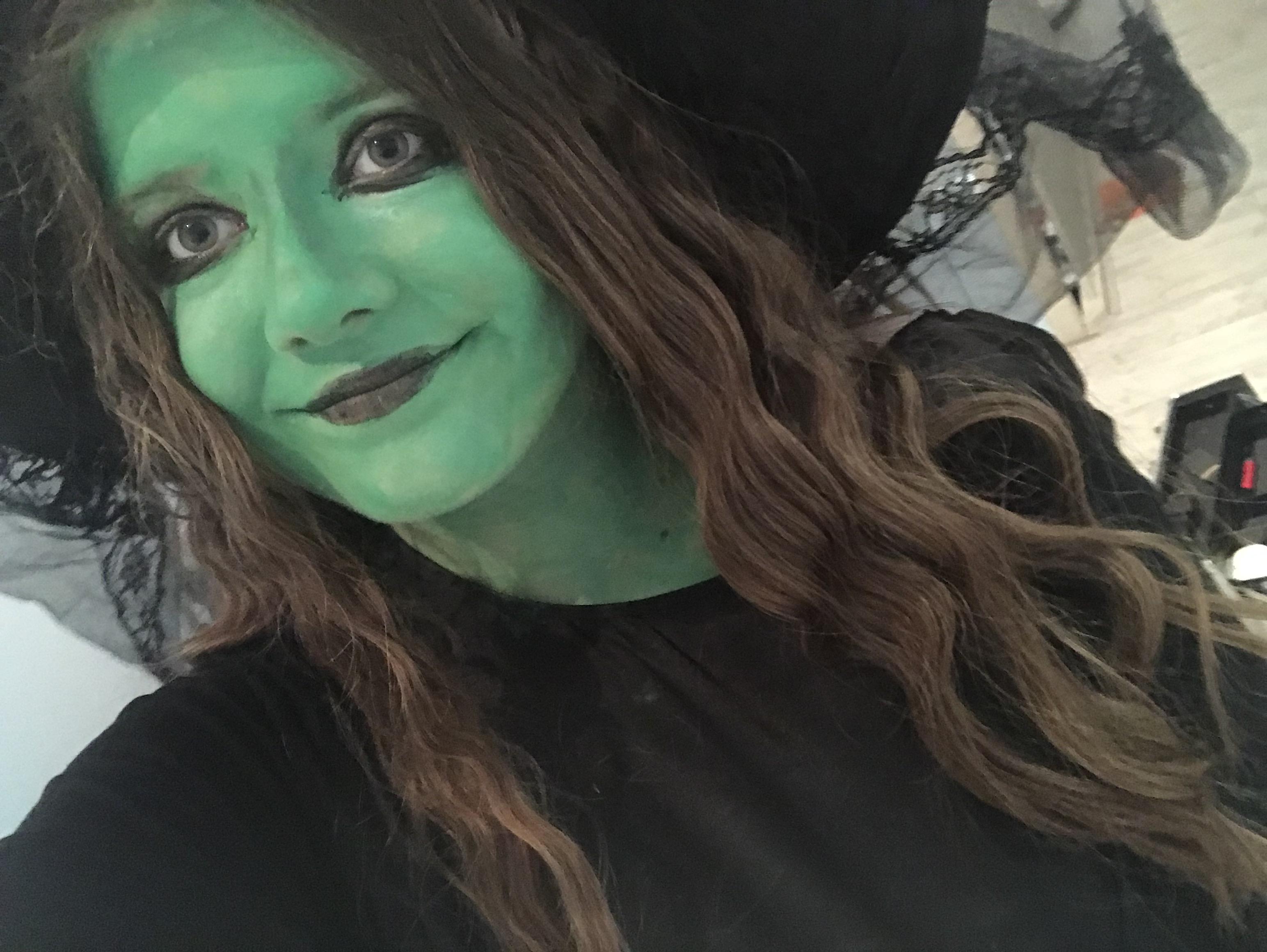 sooooo i did an elphaba cosplay! 💚 | Scrolller