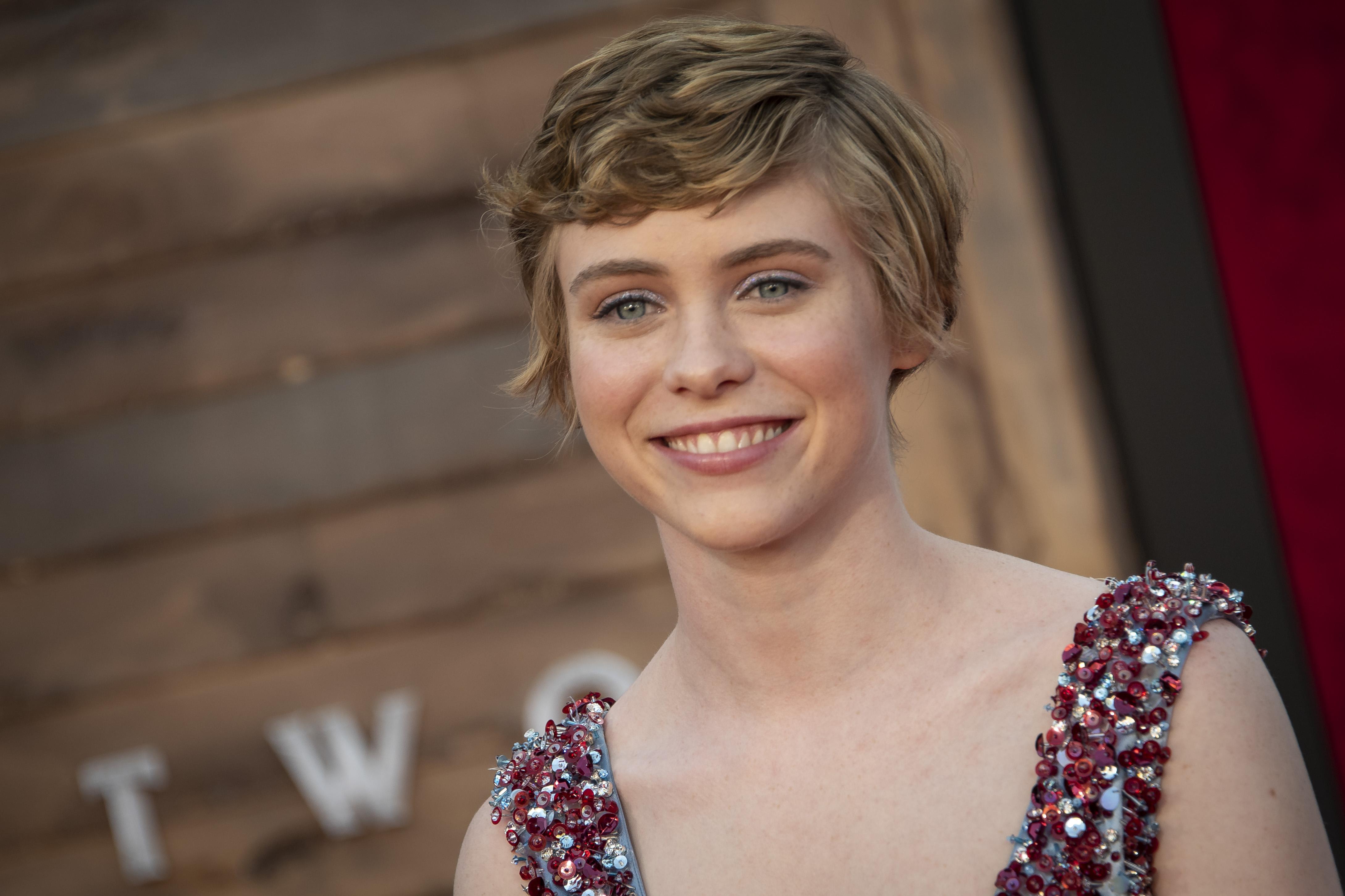 Sophia Lillis It Chapter Two red carpet HQ | Scrolller