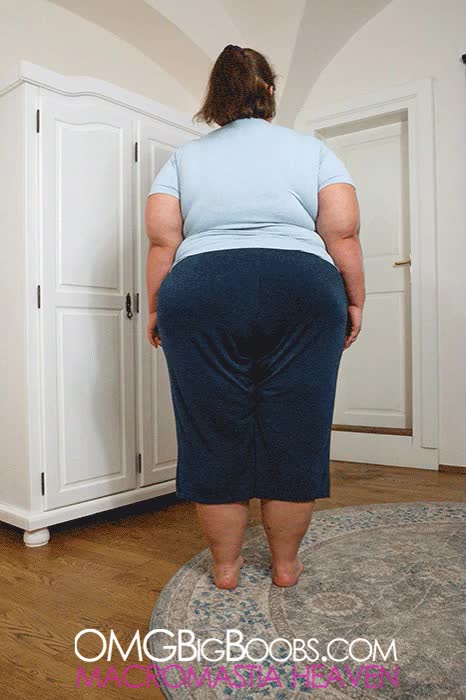 SSBBW ass - dressed / undressed [GIF] | Scrolller