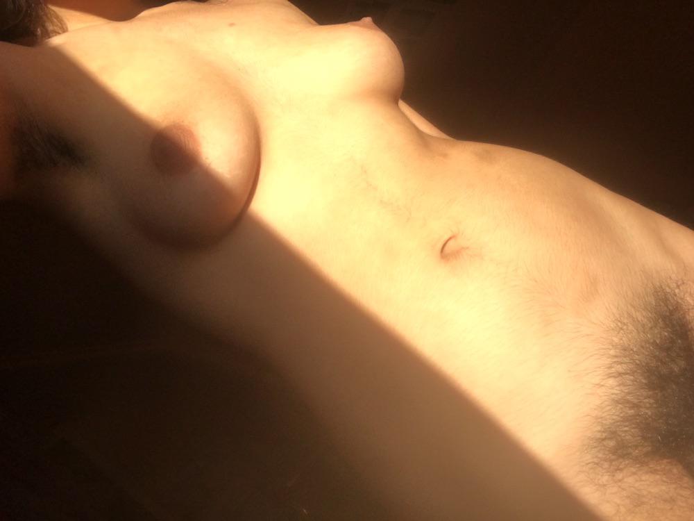 Sunglow I Love Chilling Naked In The Sun Scrolller