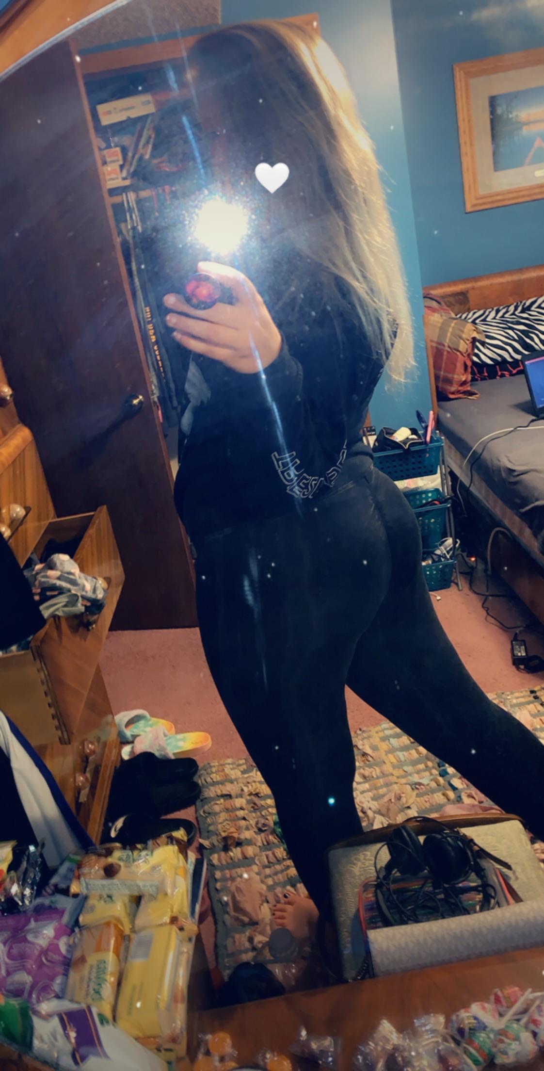 take my clothes off with your teeth 😫 Scrolller