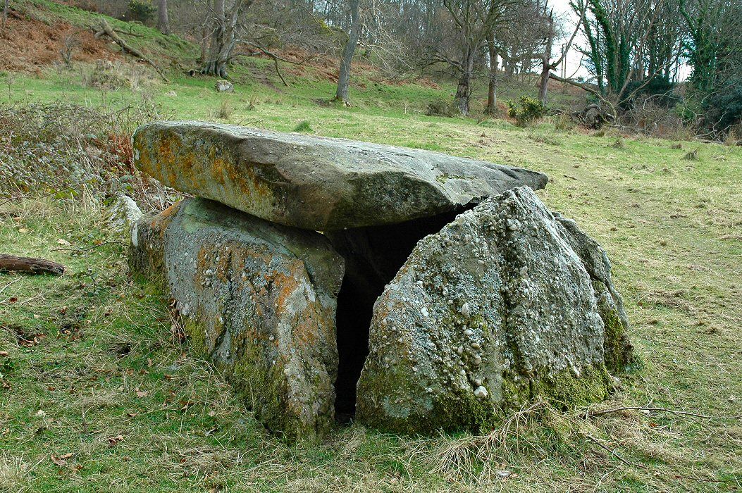 The Haylie chambered tomb - Largs, Scotland [1053×700] | Scrolller