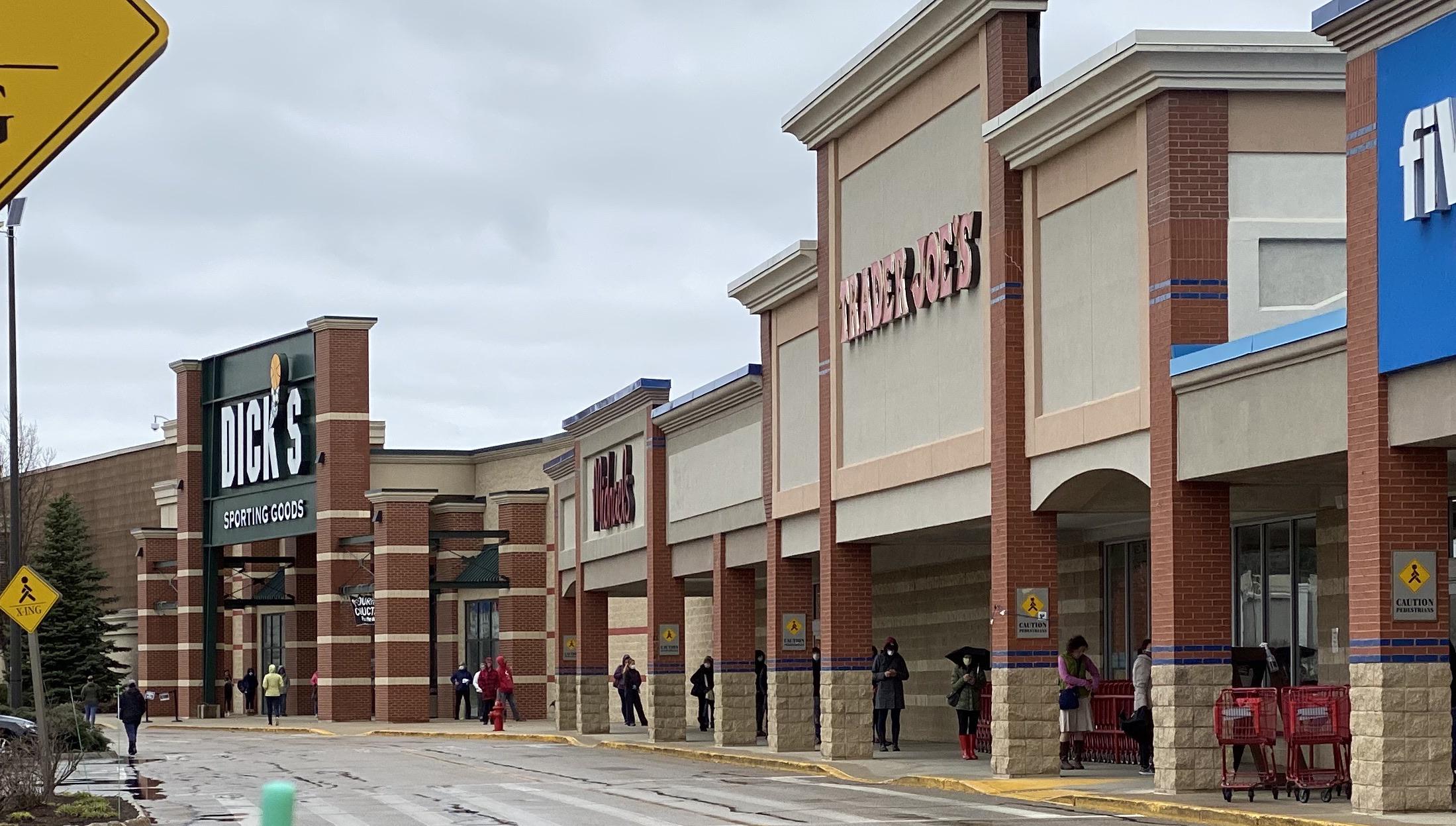 The l i n e to Trader Joe's in Newington Scrolller