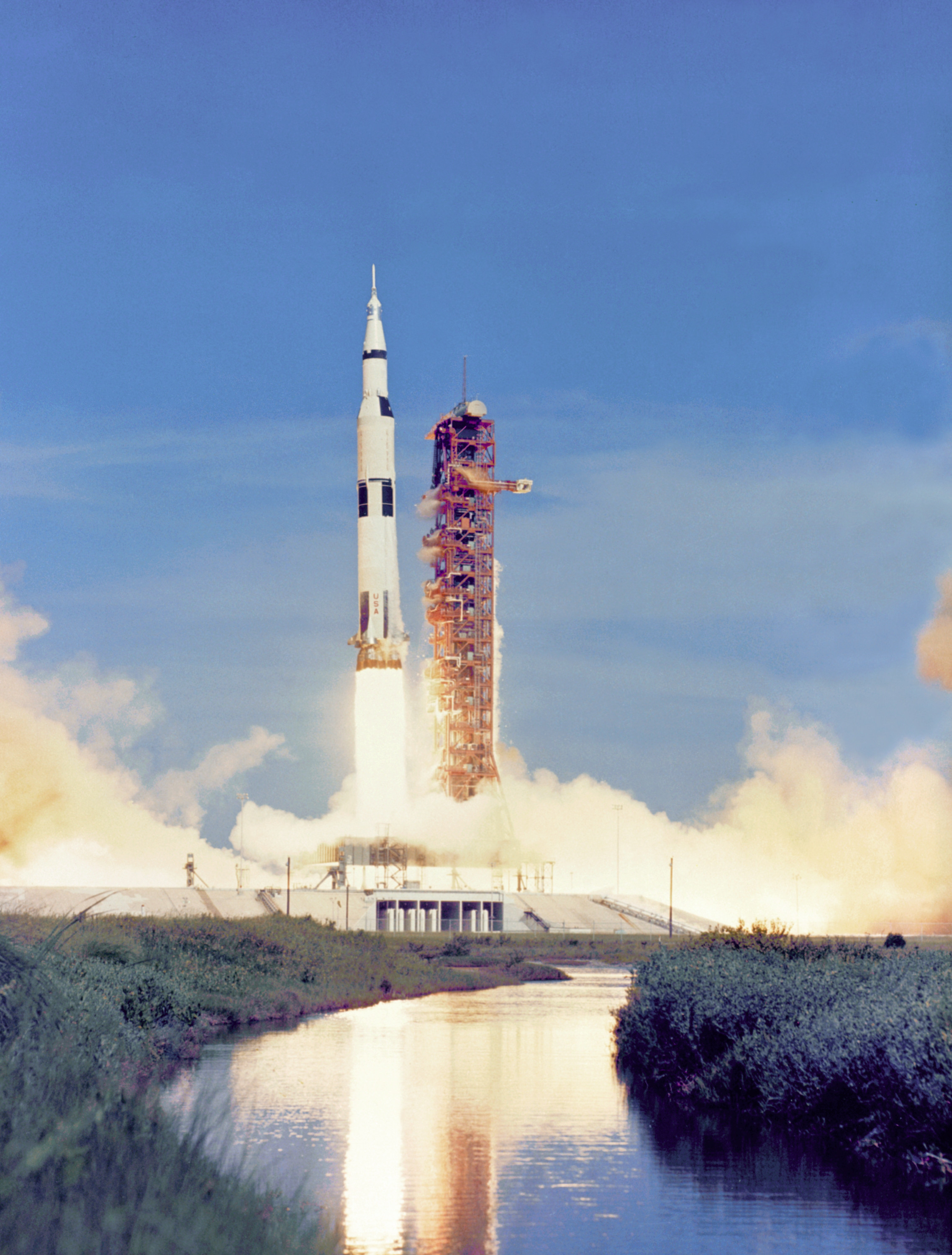 The Launch of Apollo 15, July 26, 1971 [2275 x 3000] | Scrolller