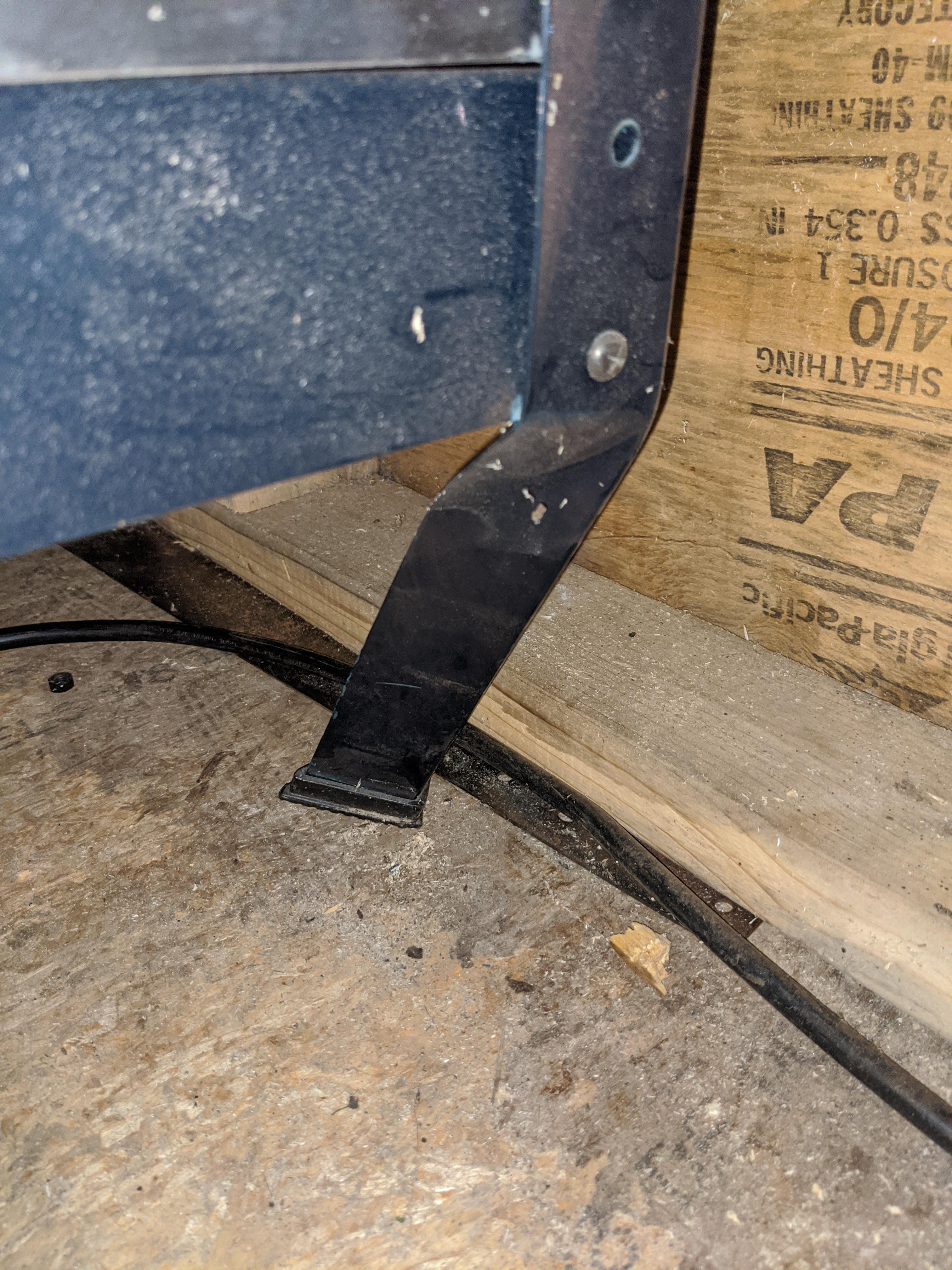 The leg on my harbor freight workbench Scrolller