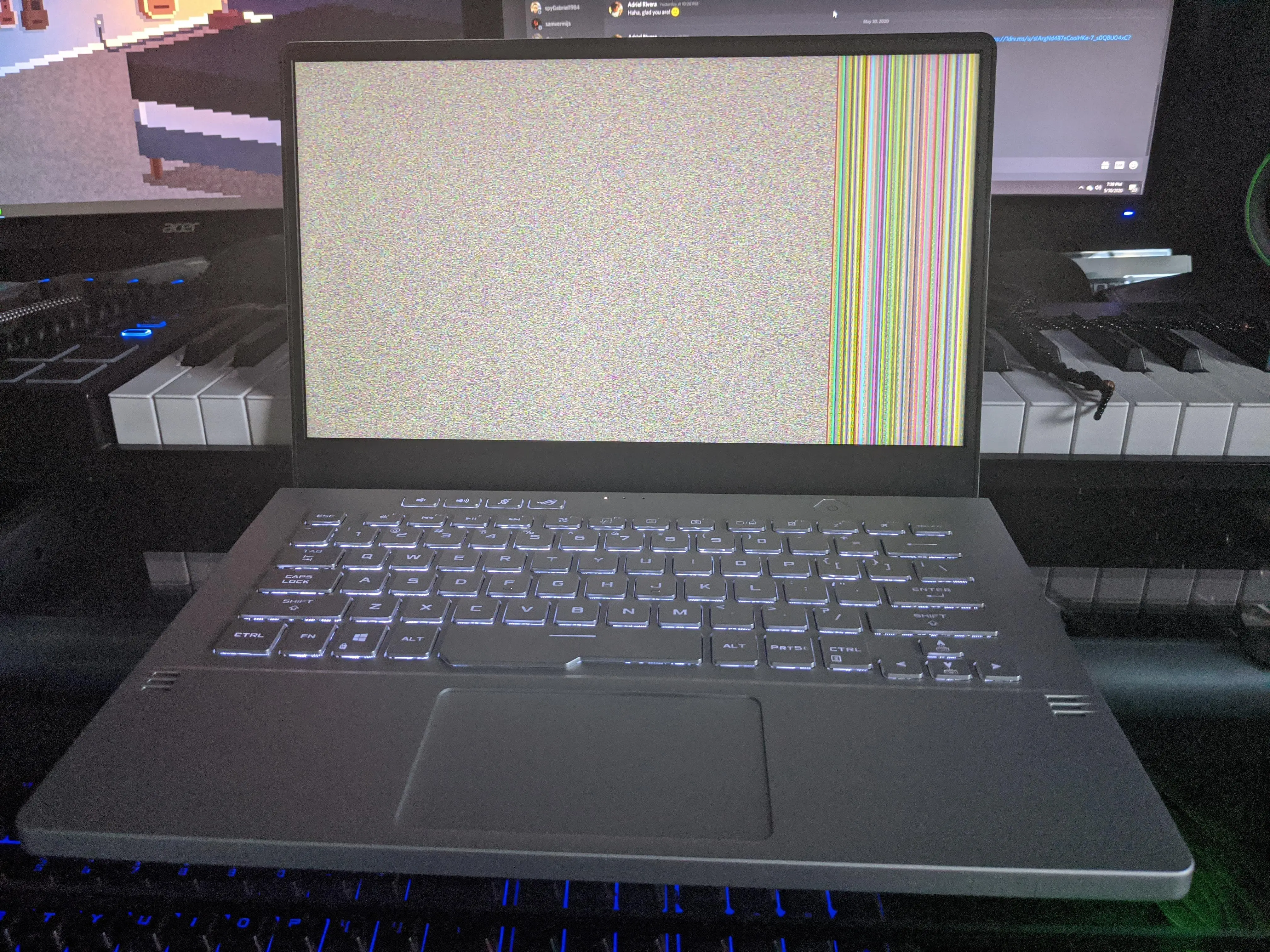 The screen of my new ROG Zephyrus G14 keeps glitching out every so ...