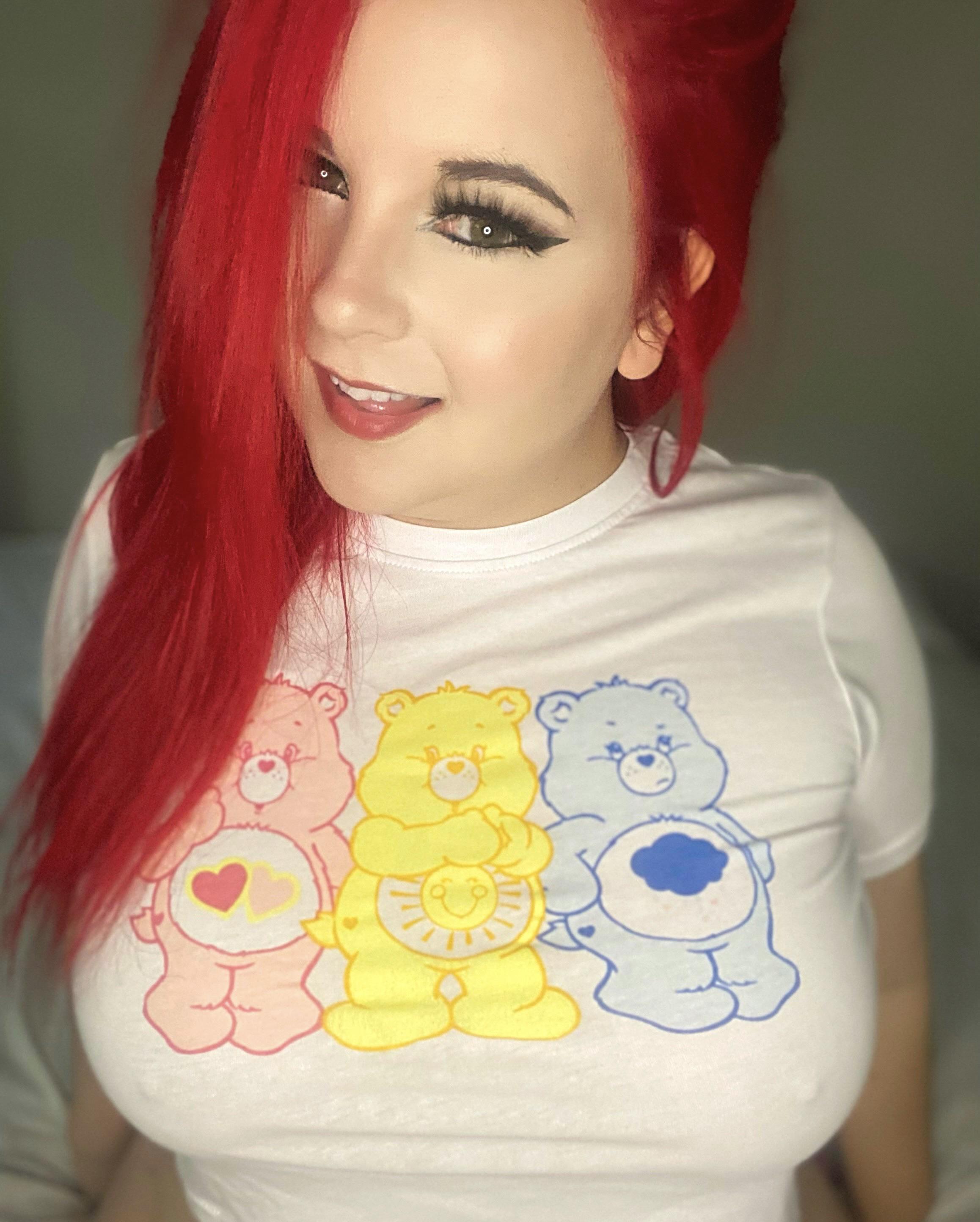 This shirt can hardly contain my titties 😜 Scrolller