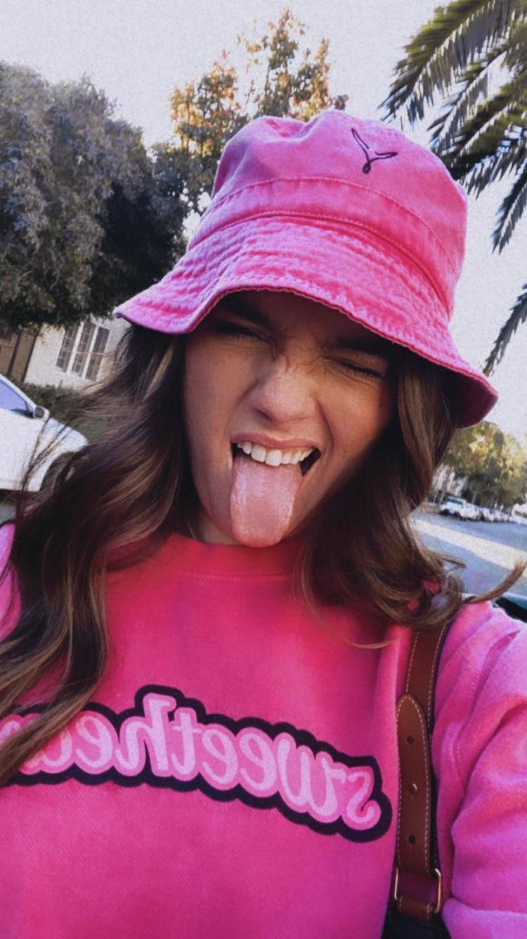 Scrolller Out Tongue out | Scrolller