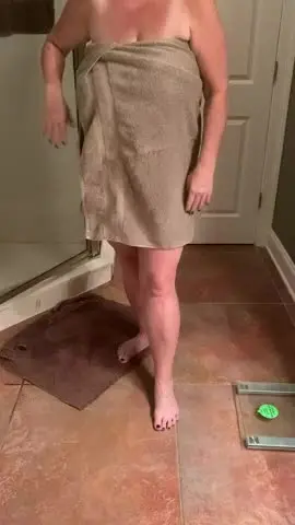 Towel drop!! [F55]