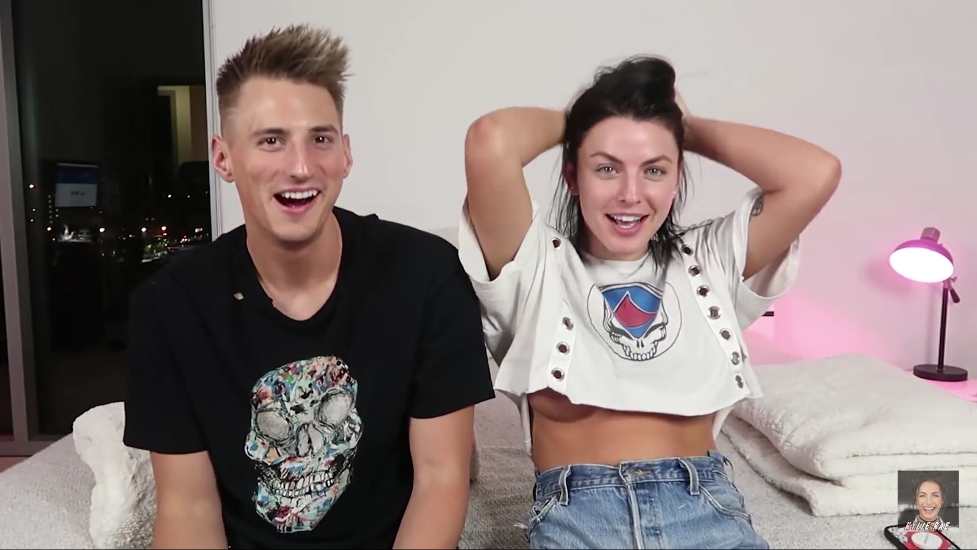 Underboob Scrolller