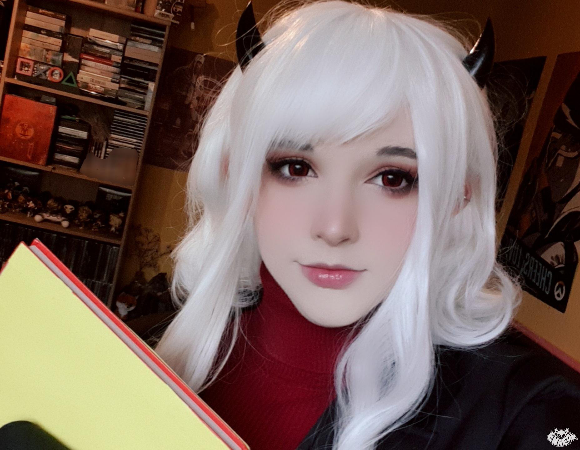 Modeus selfie by - 'Enafox' | Scrolller