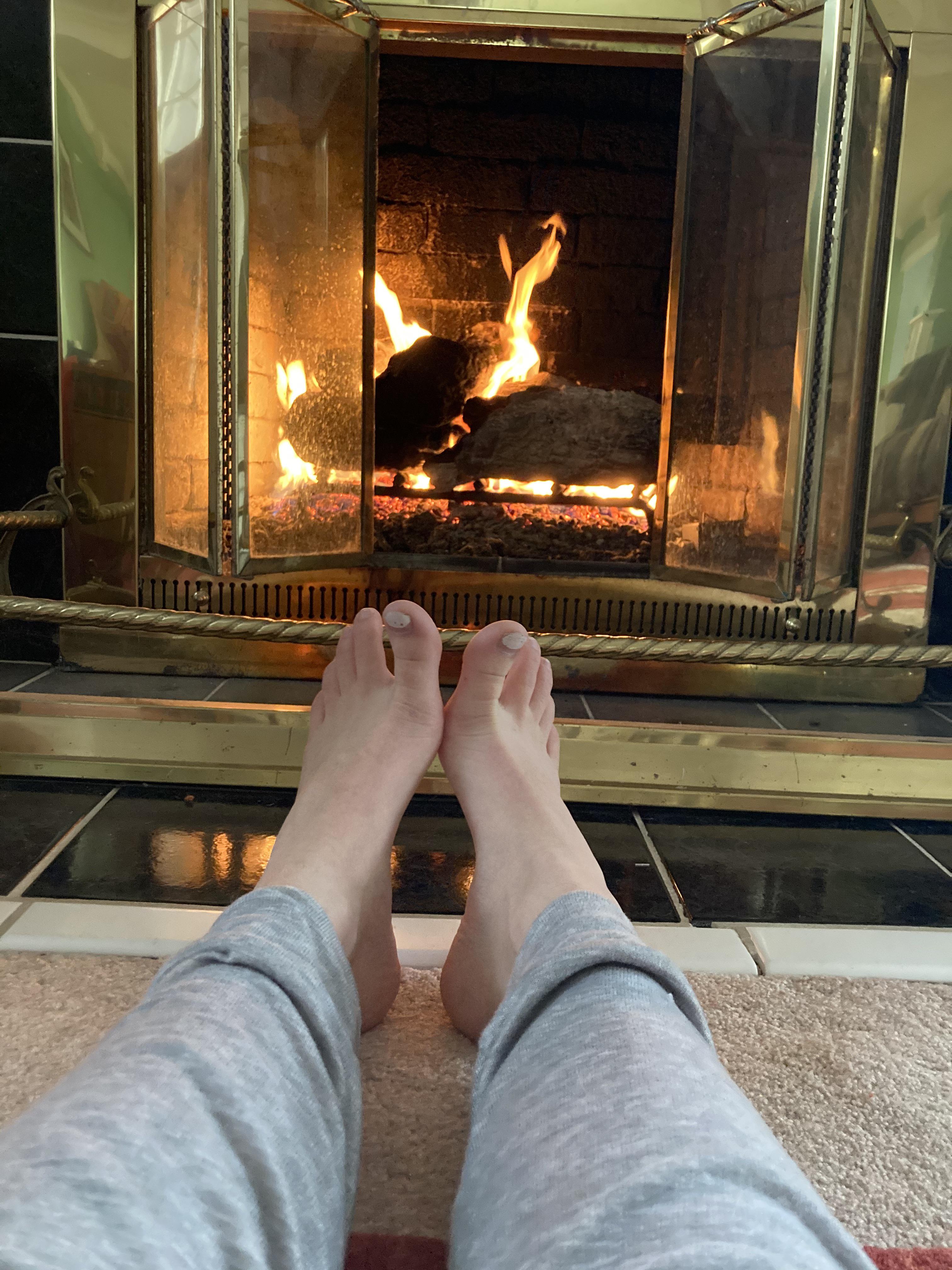 Warm toes are my favorite ☺️ Scrolller