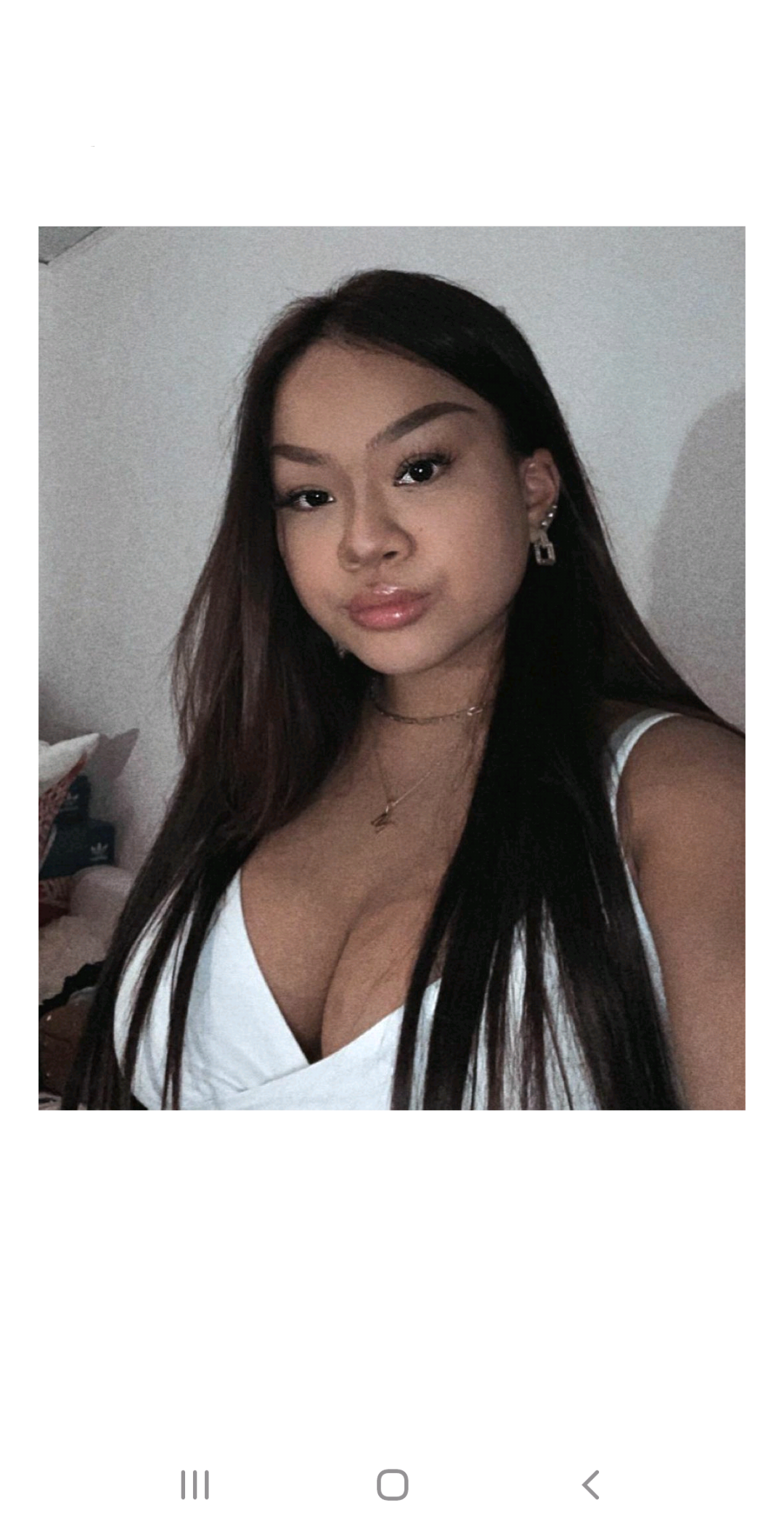 What Do You Think Is Her Bra Size Scrolller