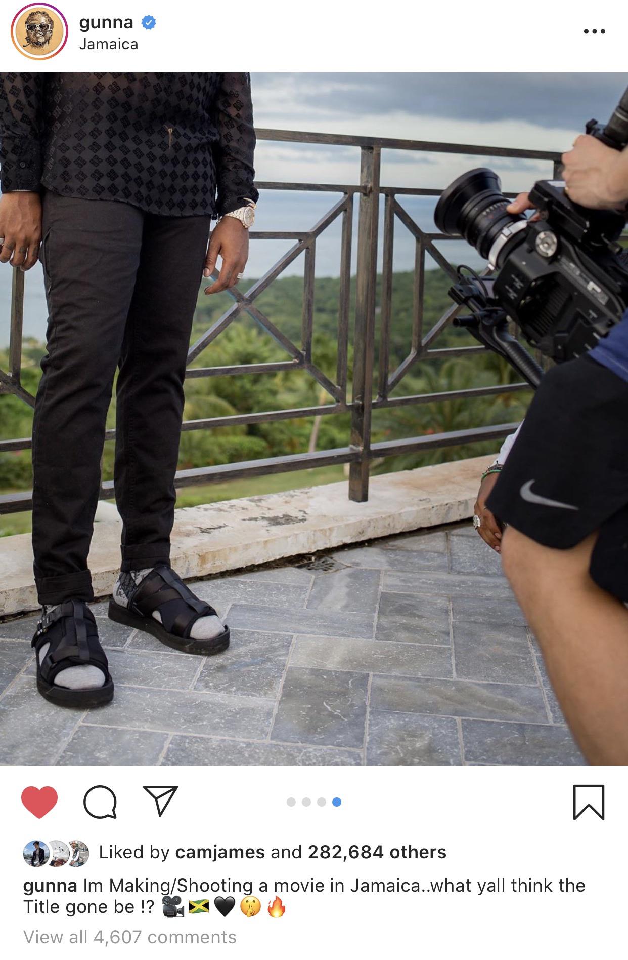 What slides is he wearing? Does anybody know ?? Scrolller