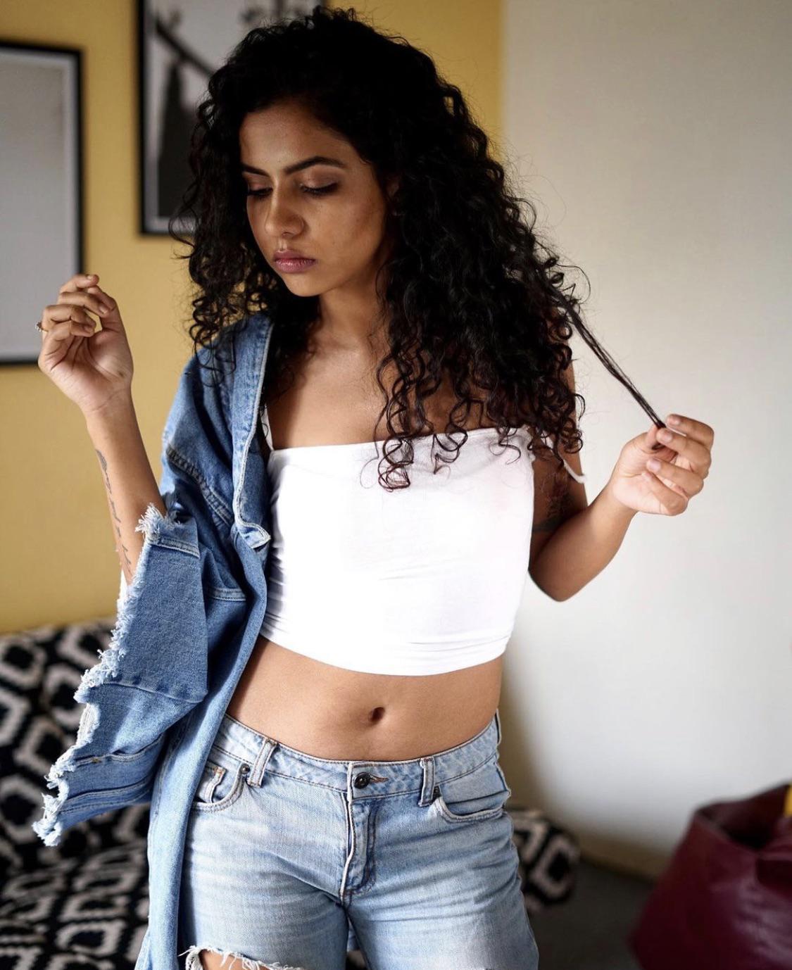 When in doubt, pull your belly button out Scrolller