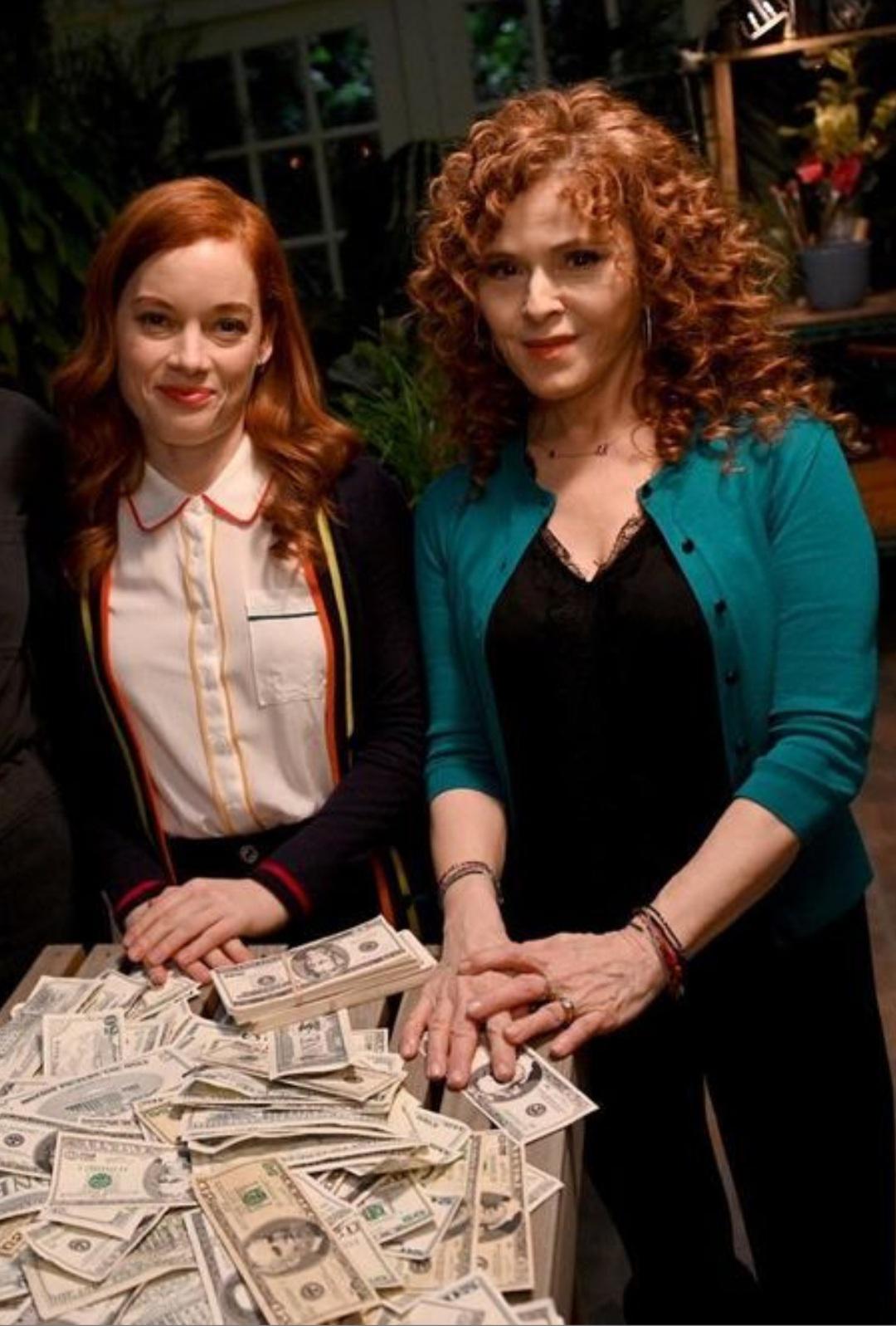 Choose a handjob from Jane Levy, a blowjob from Bernadette Peters or the pile of cash. Scrolller
