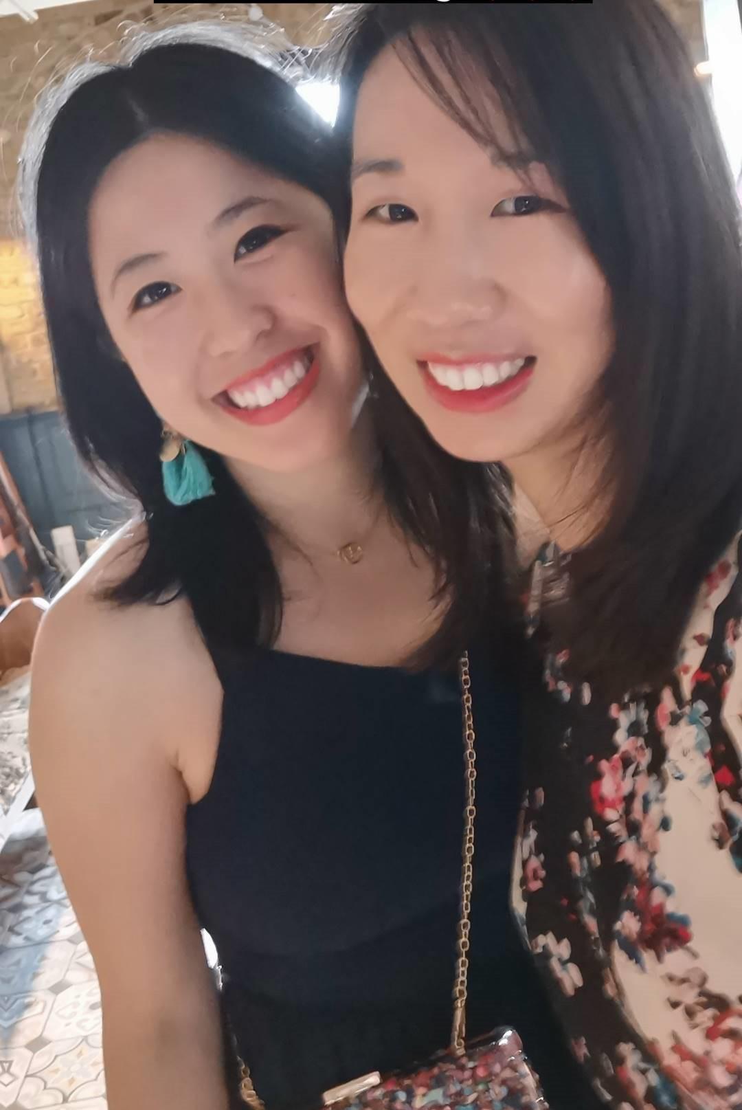 2 Asian Girls Scrolller