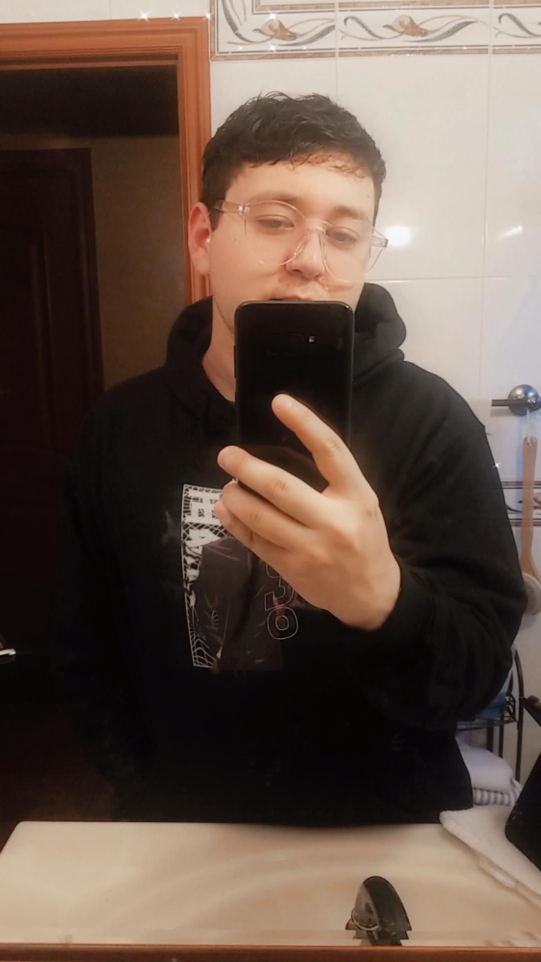 21 bottom chubby and a bit hairy looking to jerk off with someone only. Love video chat verbal