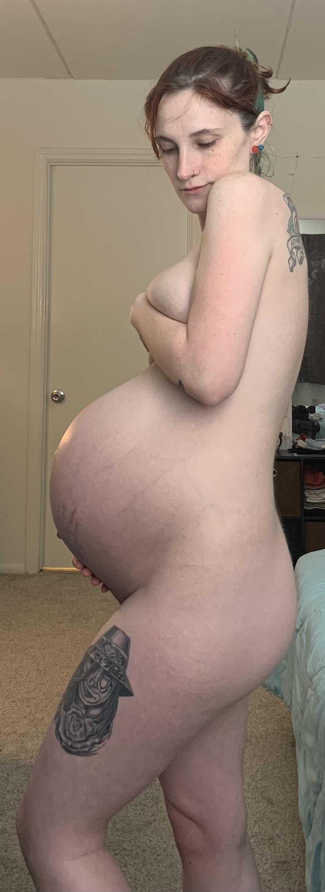 38 weeks exactly today. Not long left with this beautiful bump ♥️