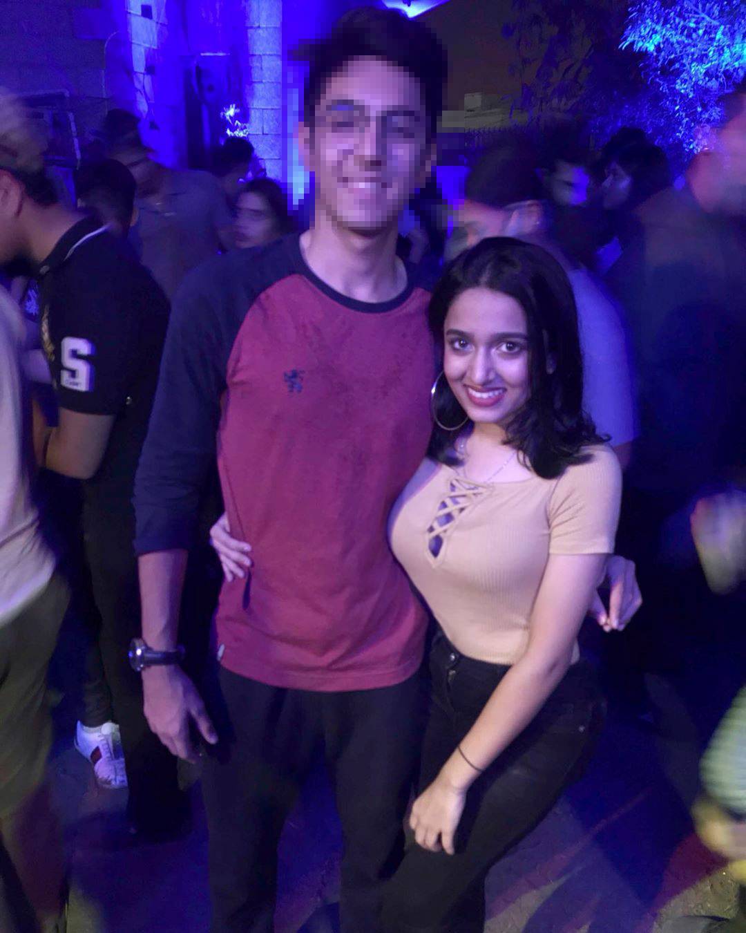 Desi D cup slut Scrolller