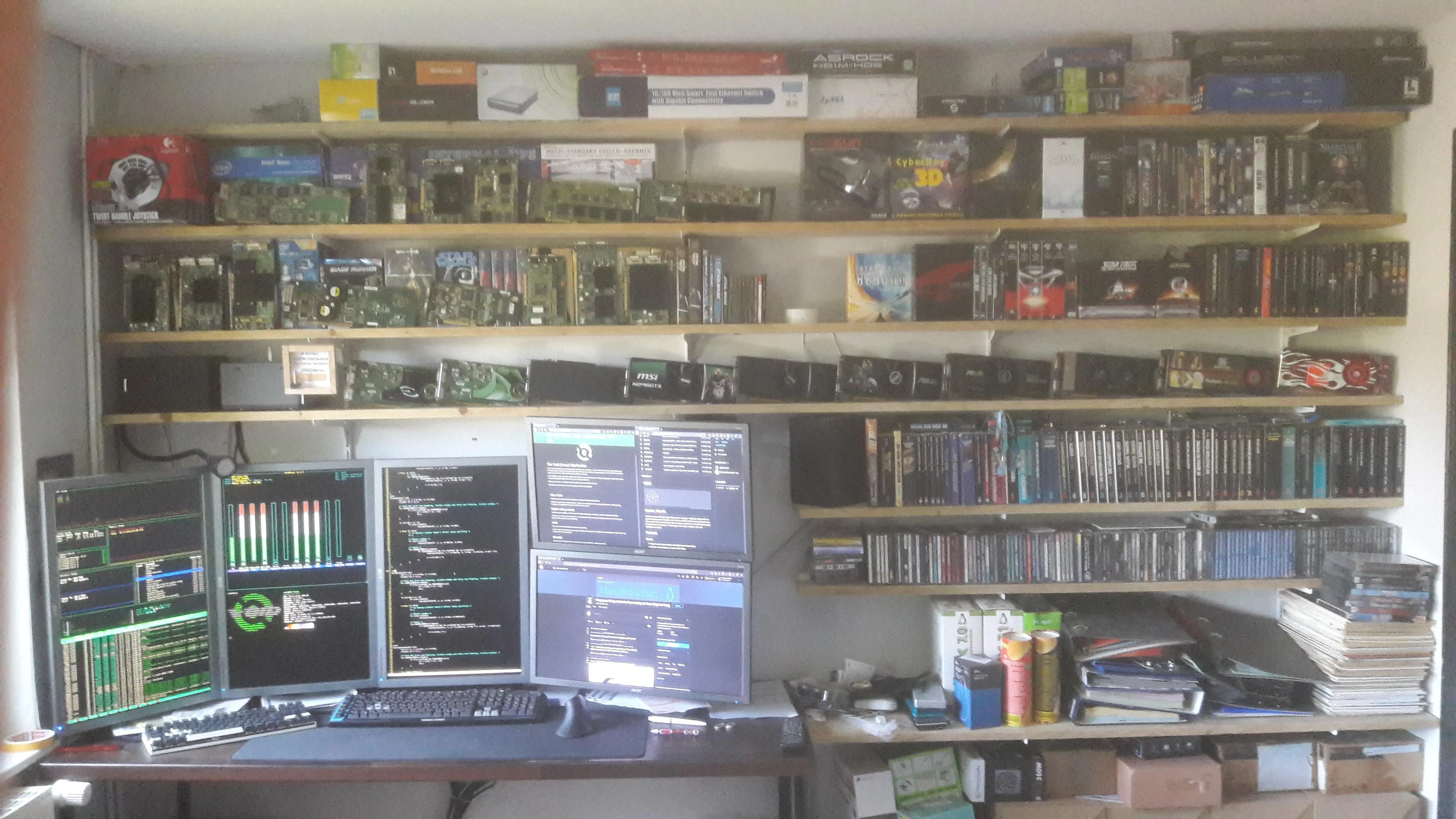 5 Monitor Void Linux Battlestation with Sara WM and Multi-GPU ...