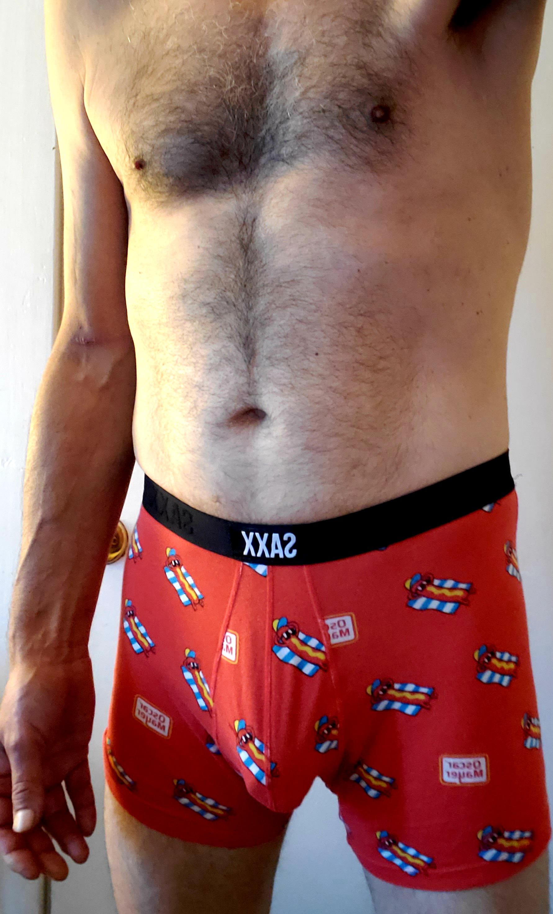 50 yr old dad bod getting ready for the weekend 😈😈 Scrolller